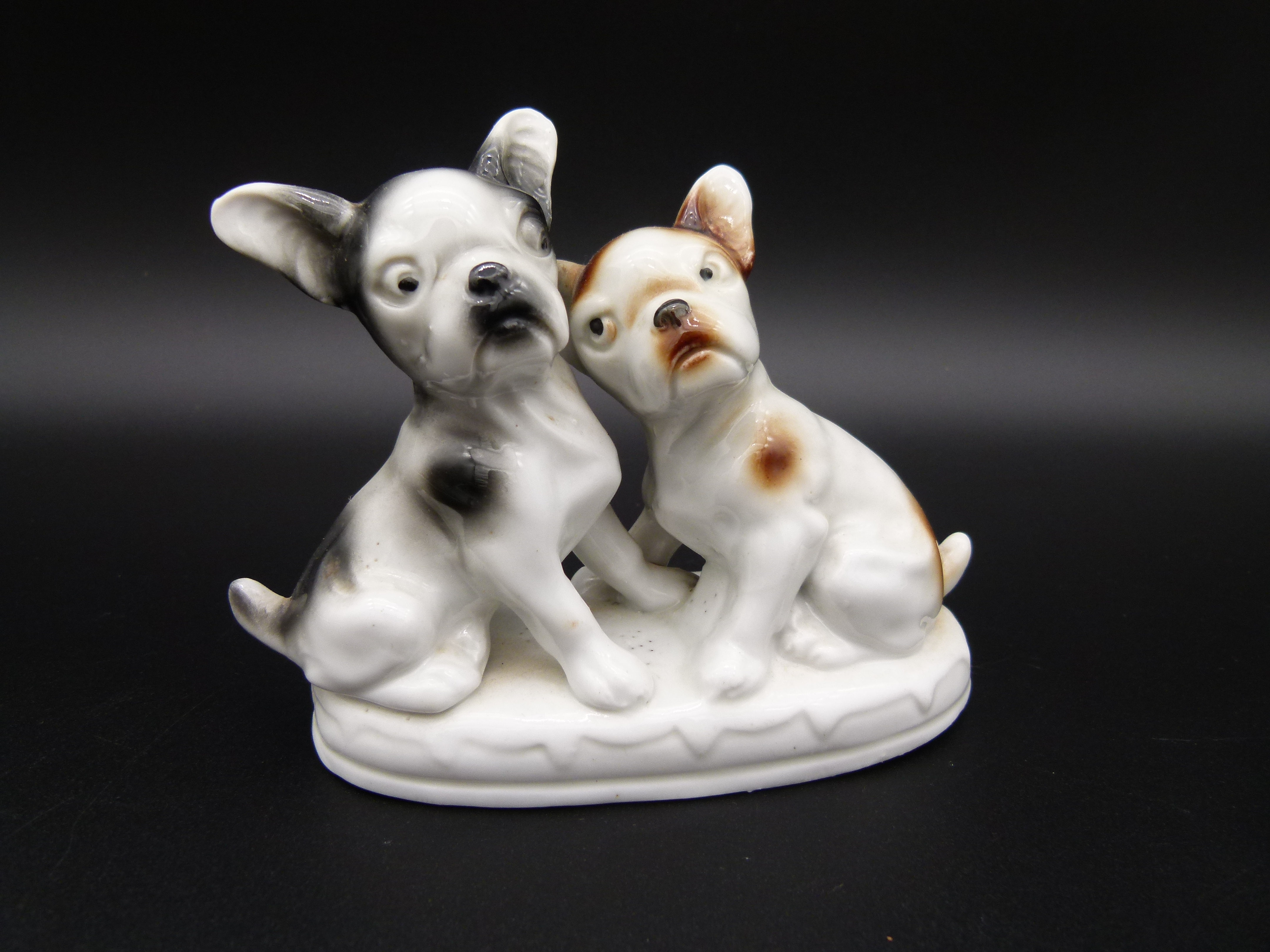 Porzellan Figur 2 franzoesische Bulldoggen