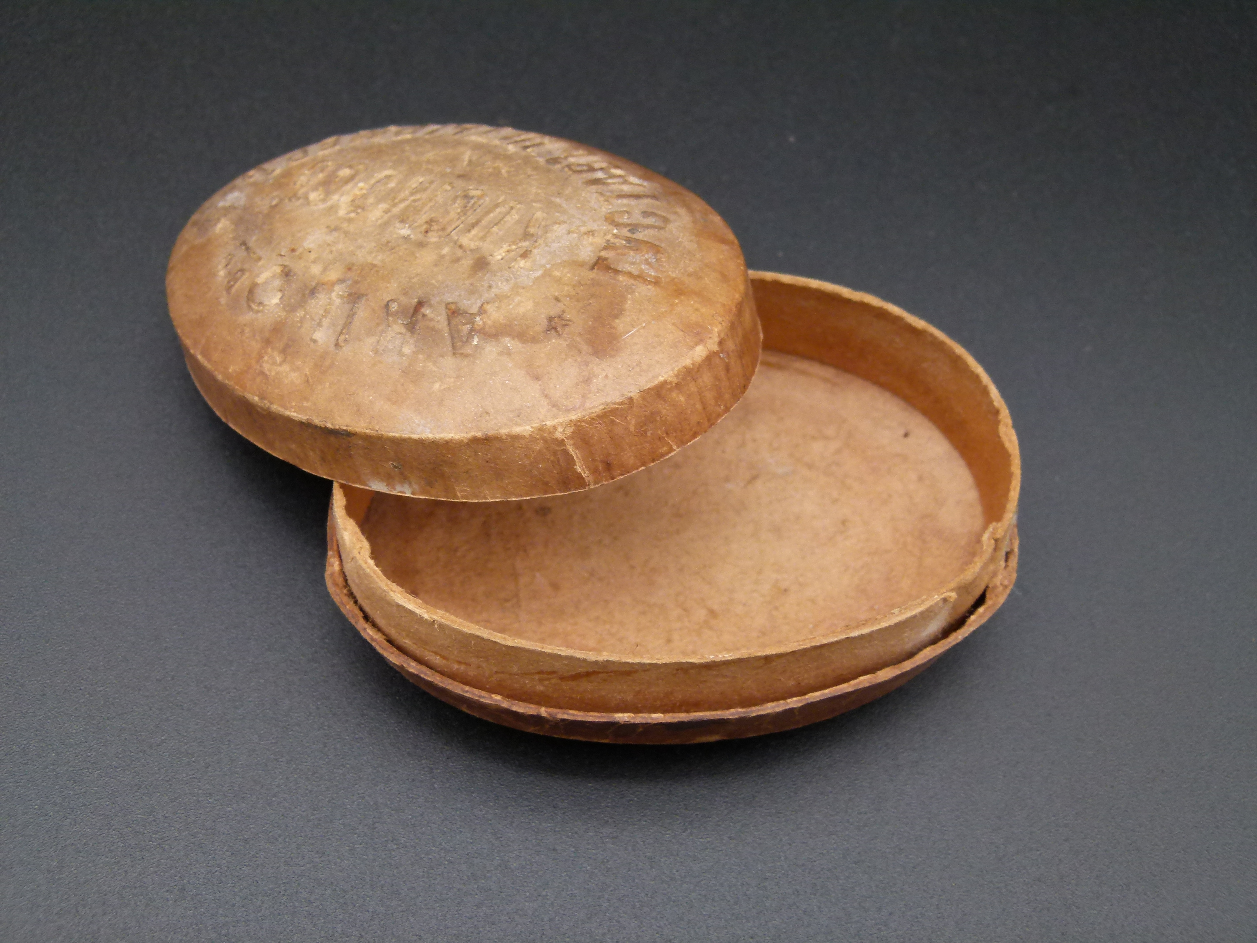 Russische Schachtel Militaer Ausruestung Tabak WK1