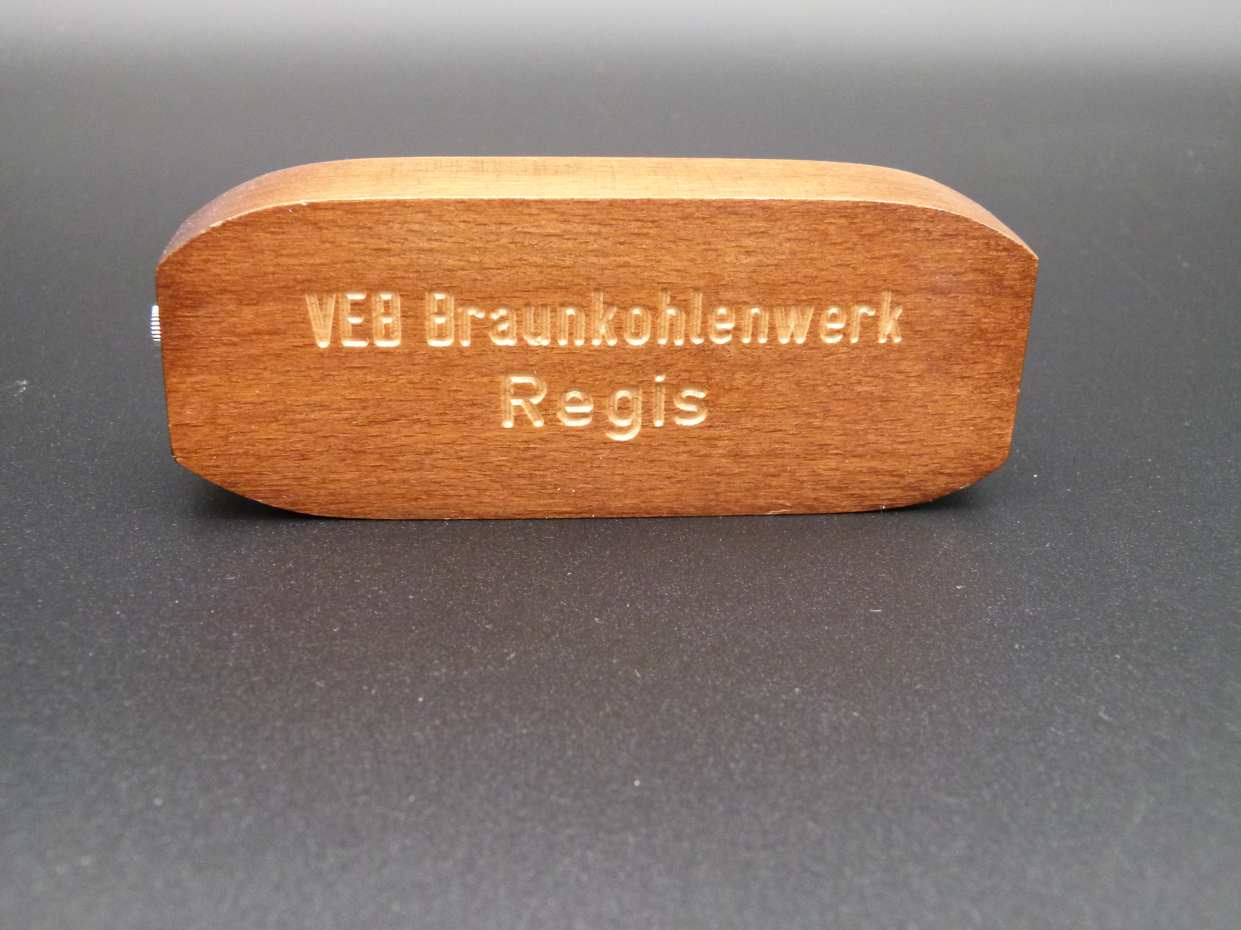 Ruhla Brikett Tischuhr VEB Braunkohlenwerk Regis 