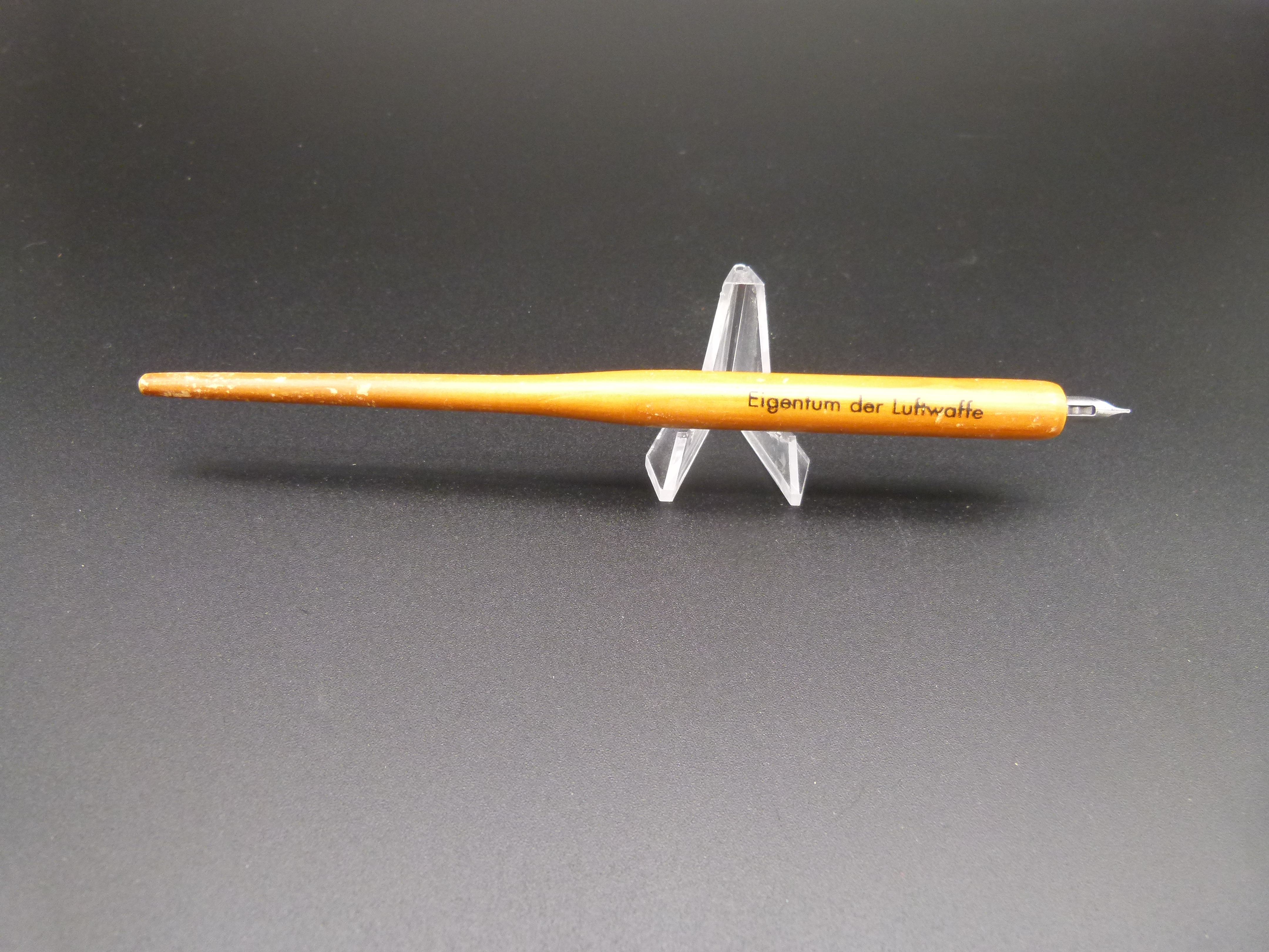 Fuellhalter Eigentum der Luftwaffe WK2  