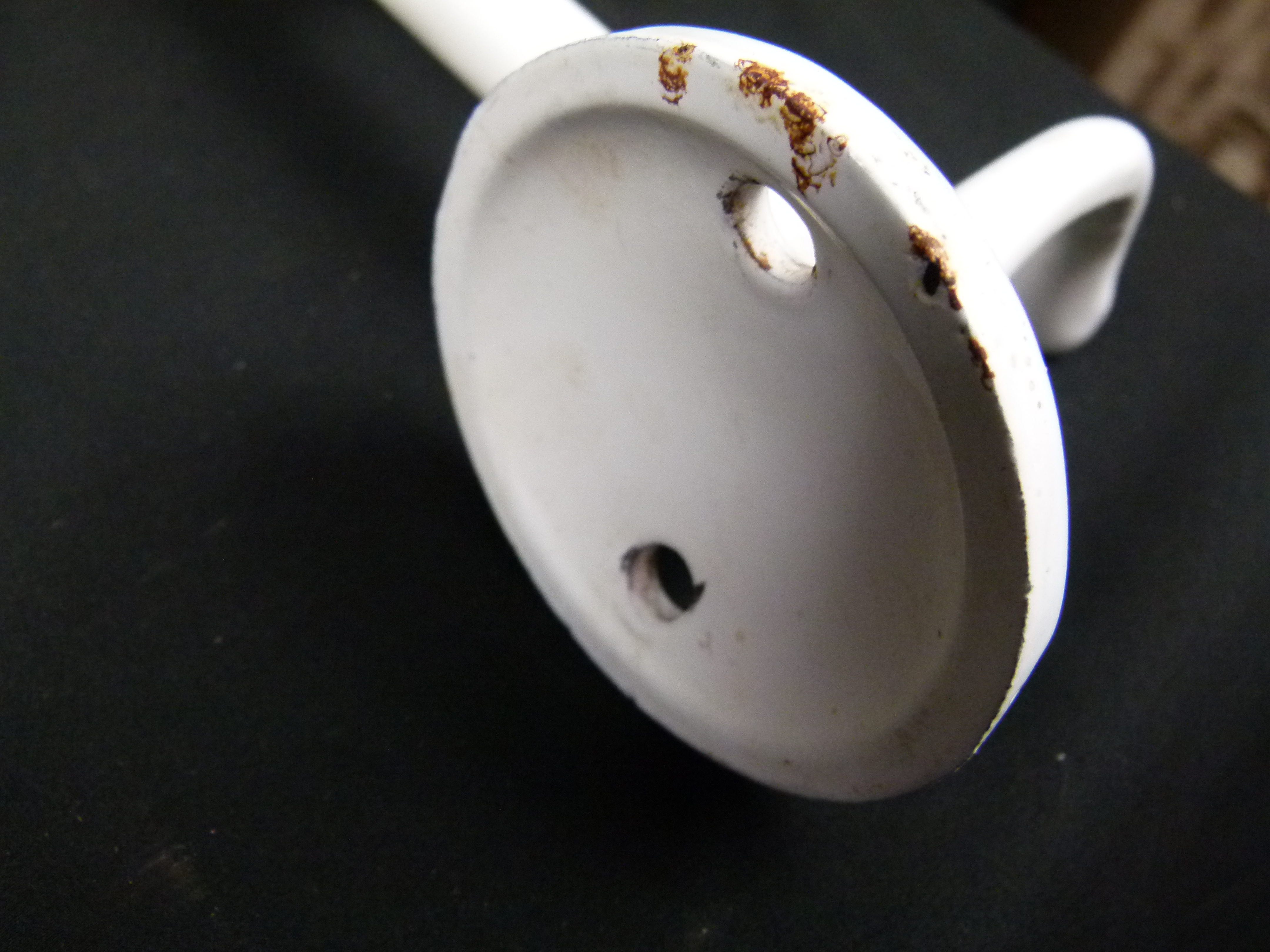 Antiker emaillierter Stahlkleiderhaken 4 Haken