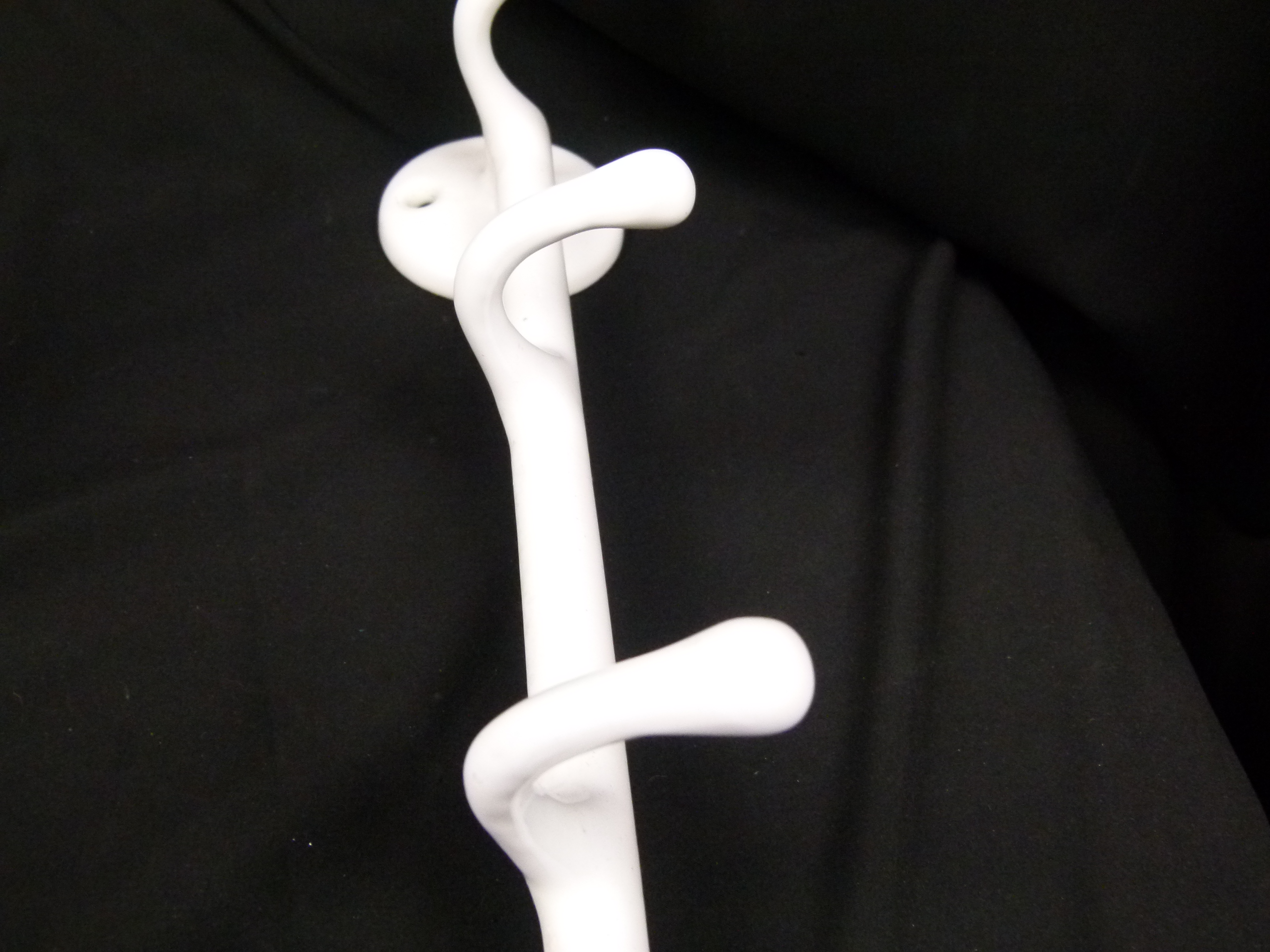 Antiker emaillierter Stahlkleiderhaken 4 Haken