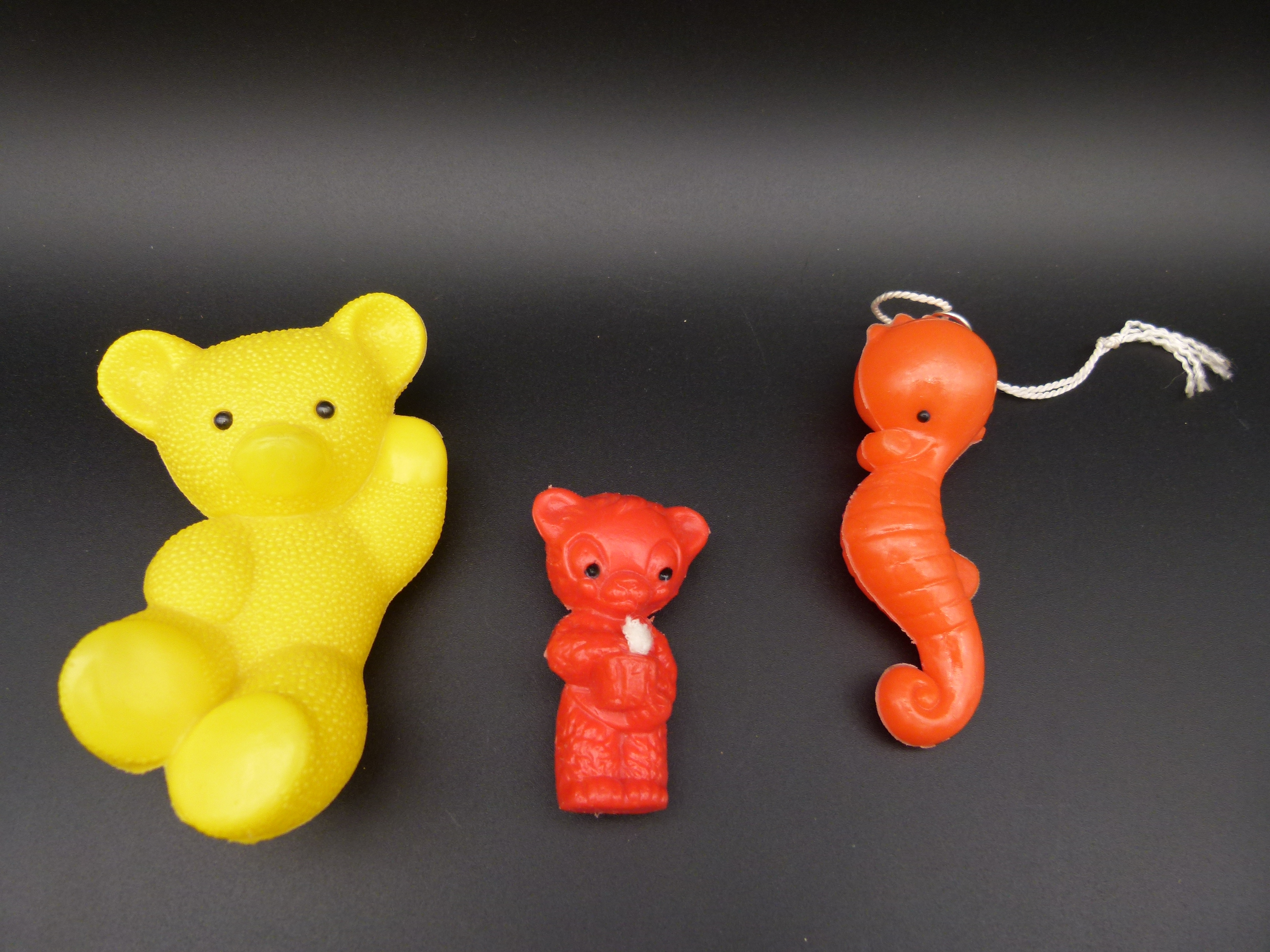 DDR Baby Spielzeug Baeren und Seepferdchen