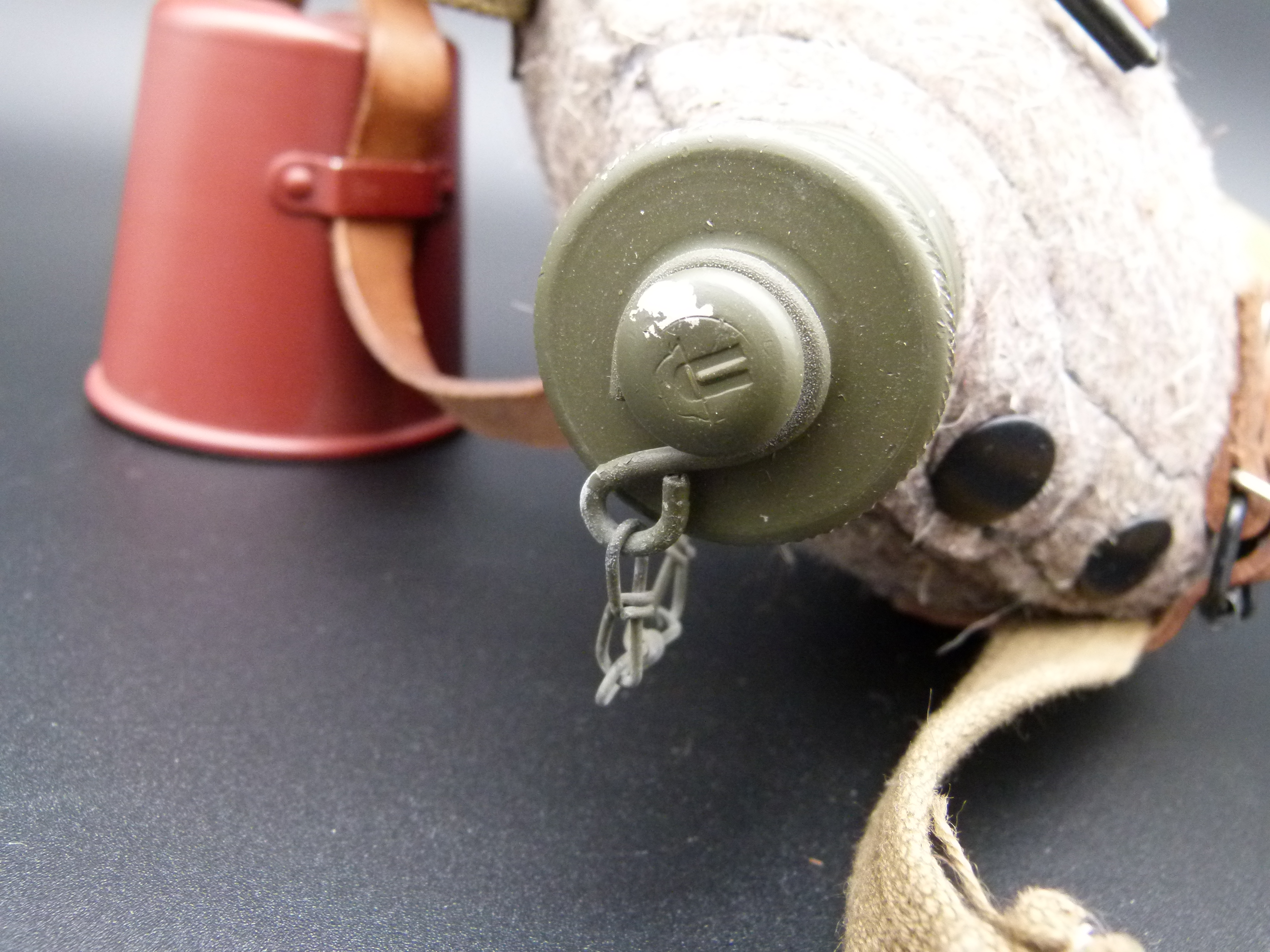 Fruehe KVP HVA Trinkflasche mit Bezug und Riemen