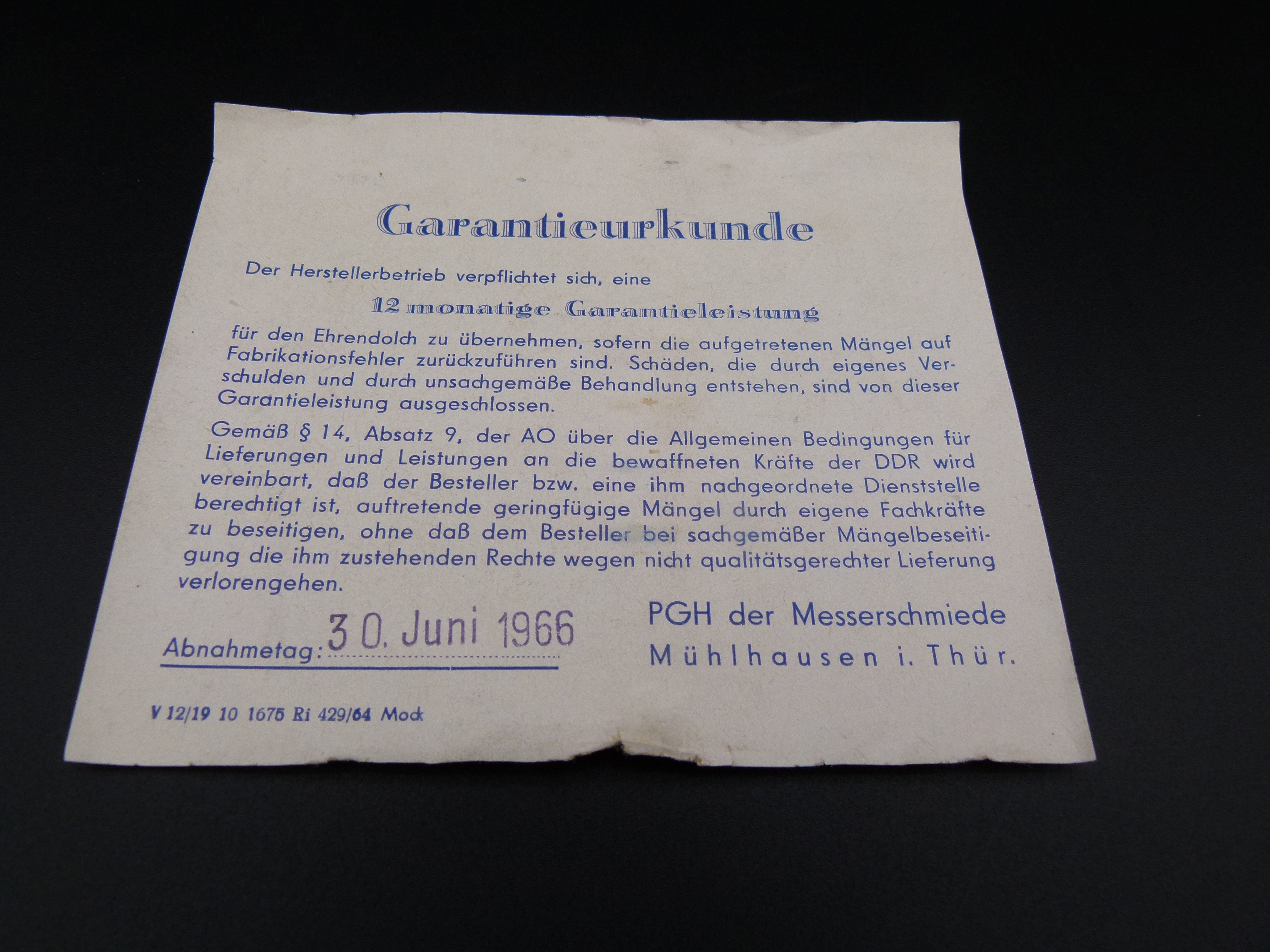 Original Garantieurkunde NVA Offiziersdolch 1966 