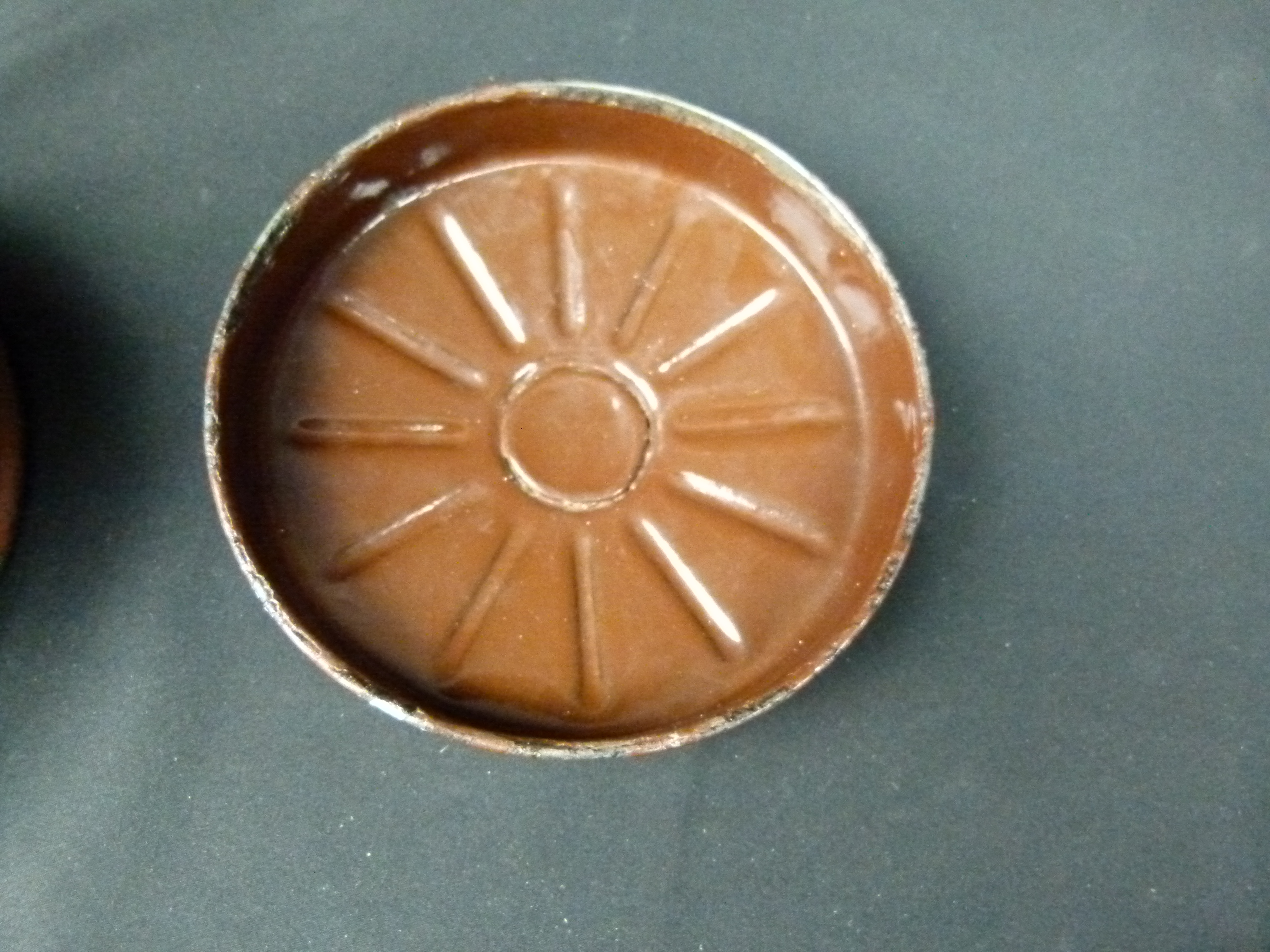 Kriegsschrott emaillierte Dose aus Gasmaskenfilter 