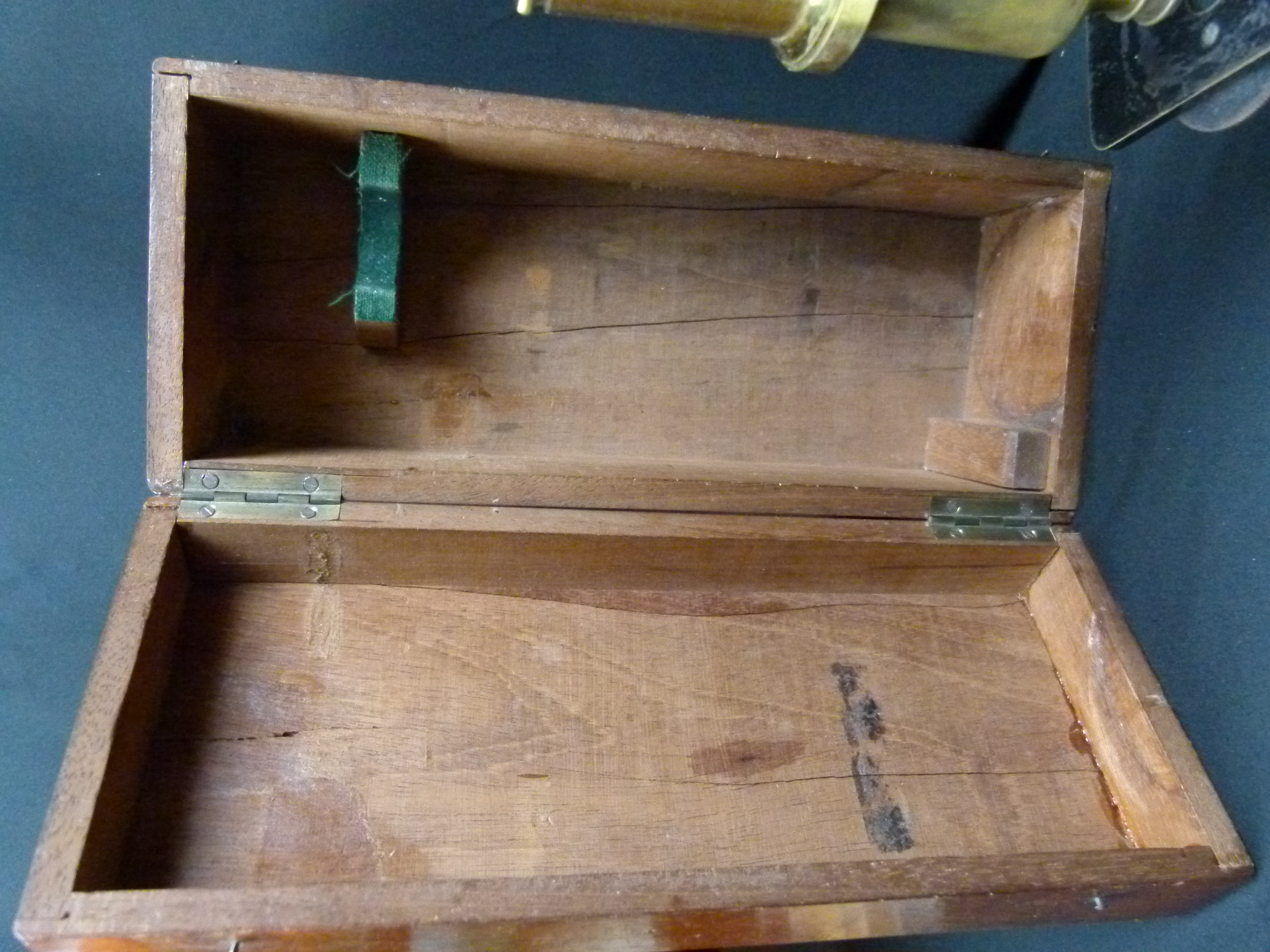 Antikes Reisemikroskop aus Messing in Holzkiste