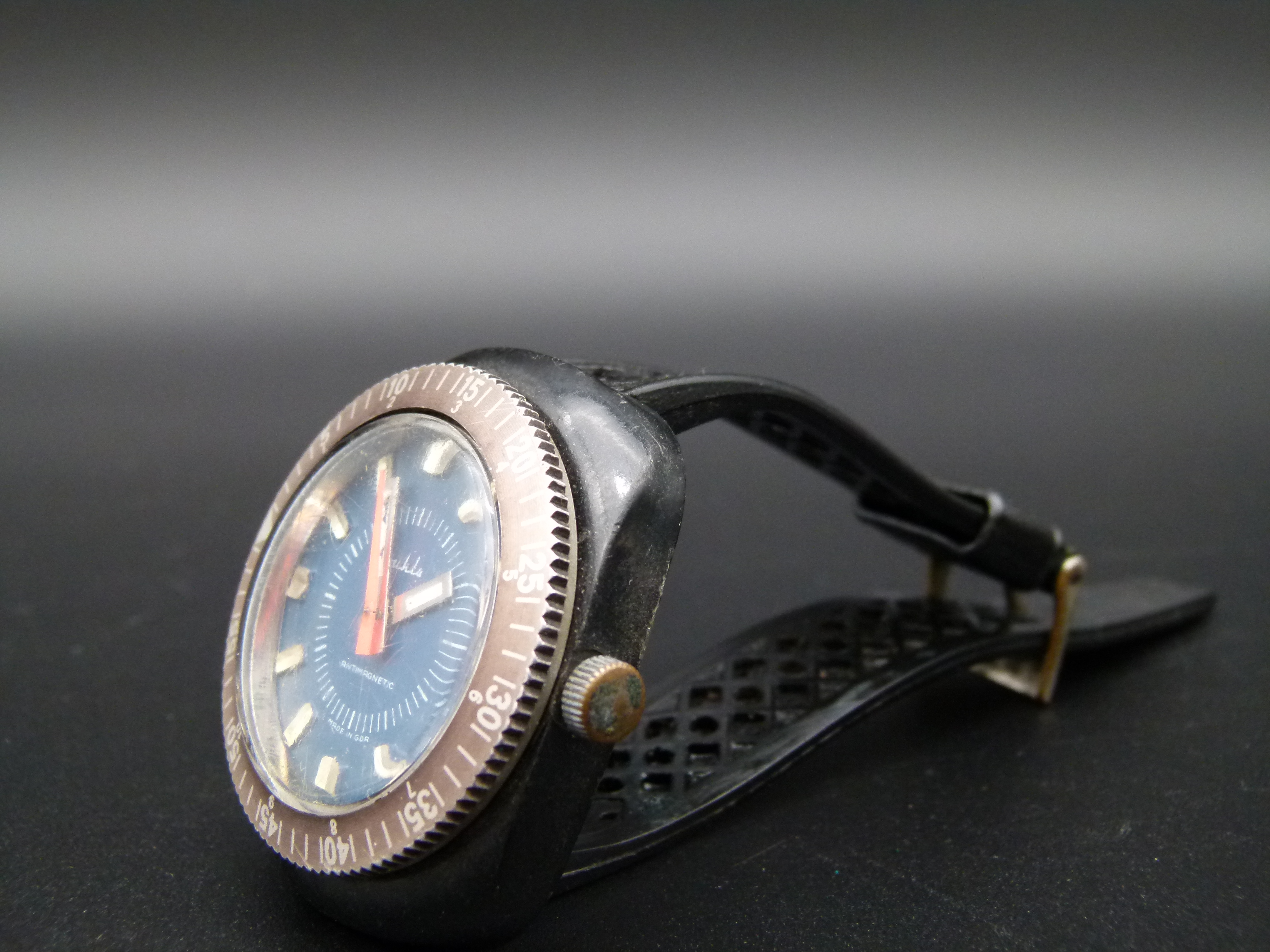 Ruhla Antimagnetic blau tropical DDR Herrenuhr