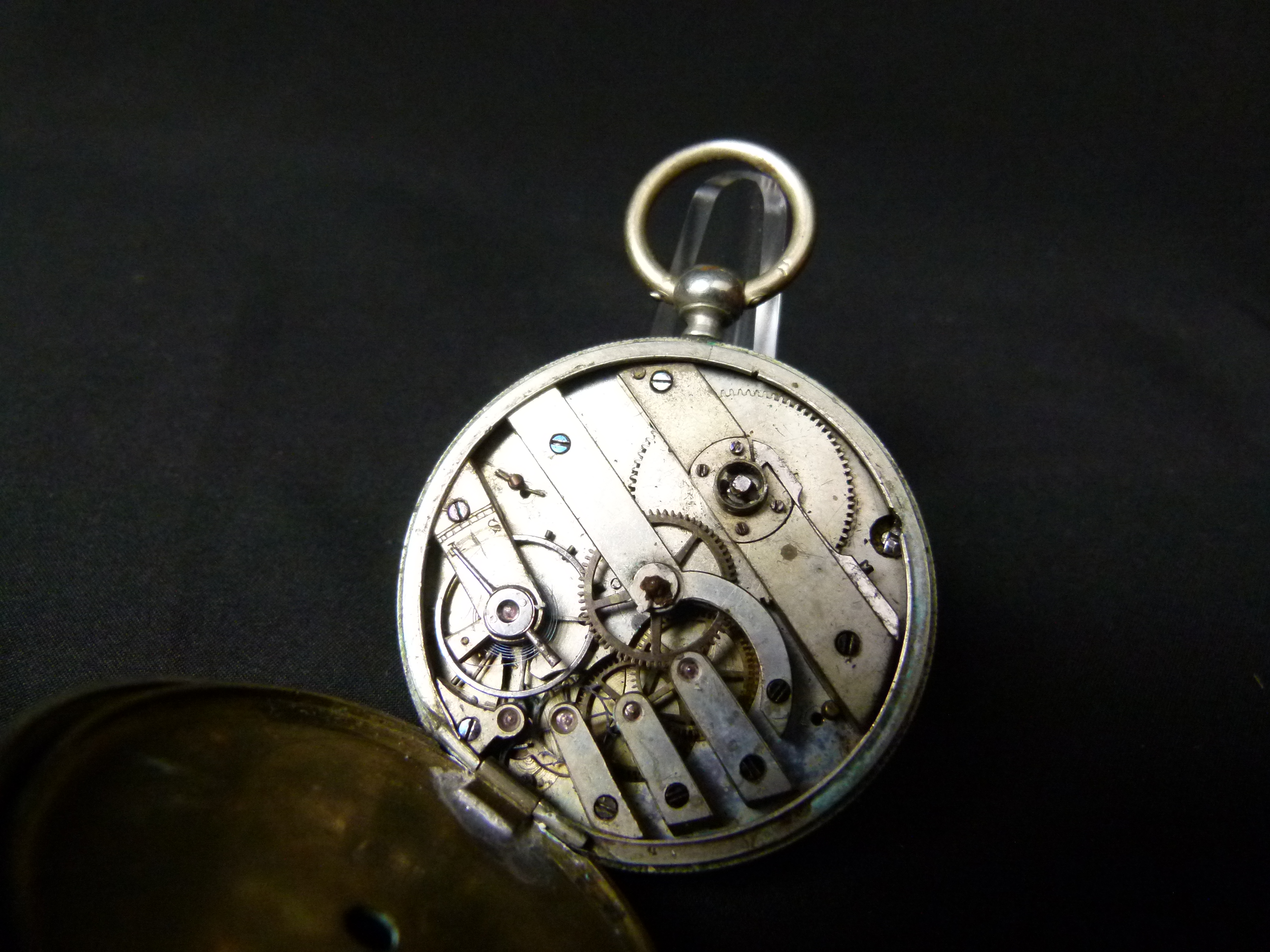 Antike Spindeluhr mit Gravur einer Backstube Ankre