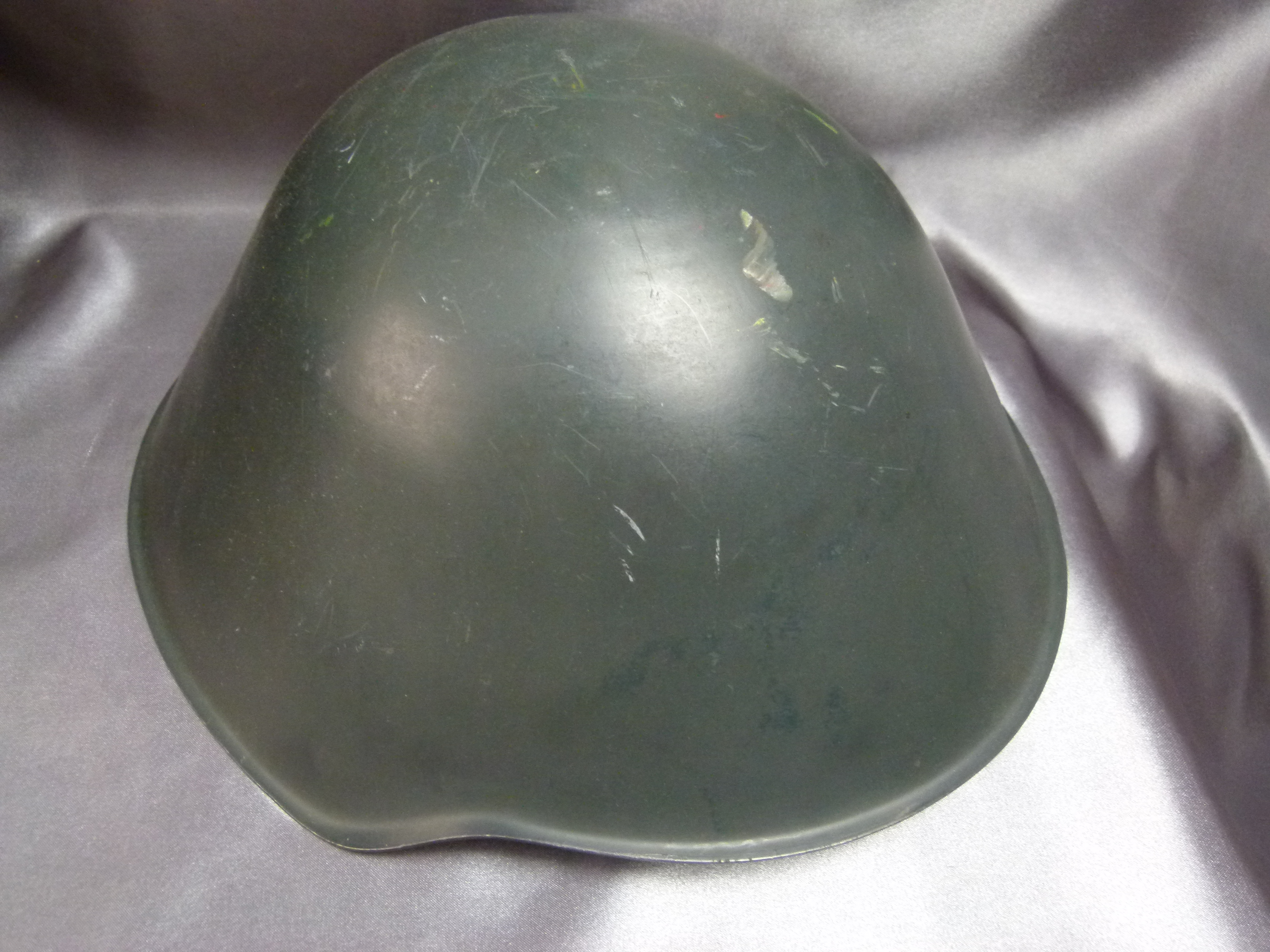 Stahlhelm der NVA getragenes original III 2 81 