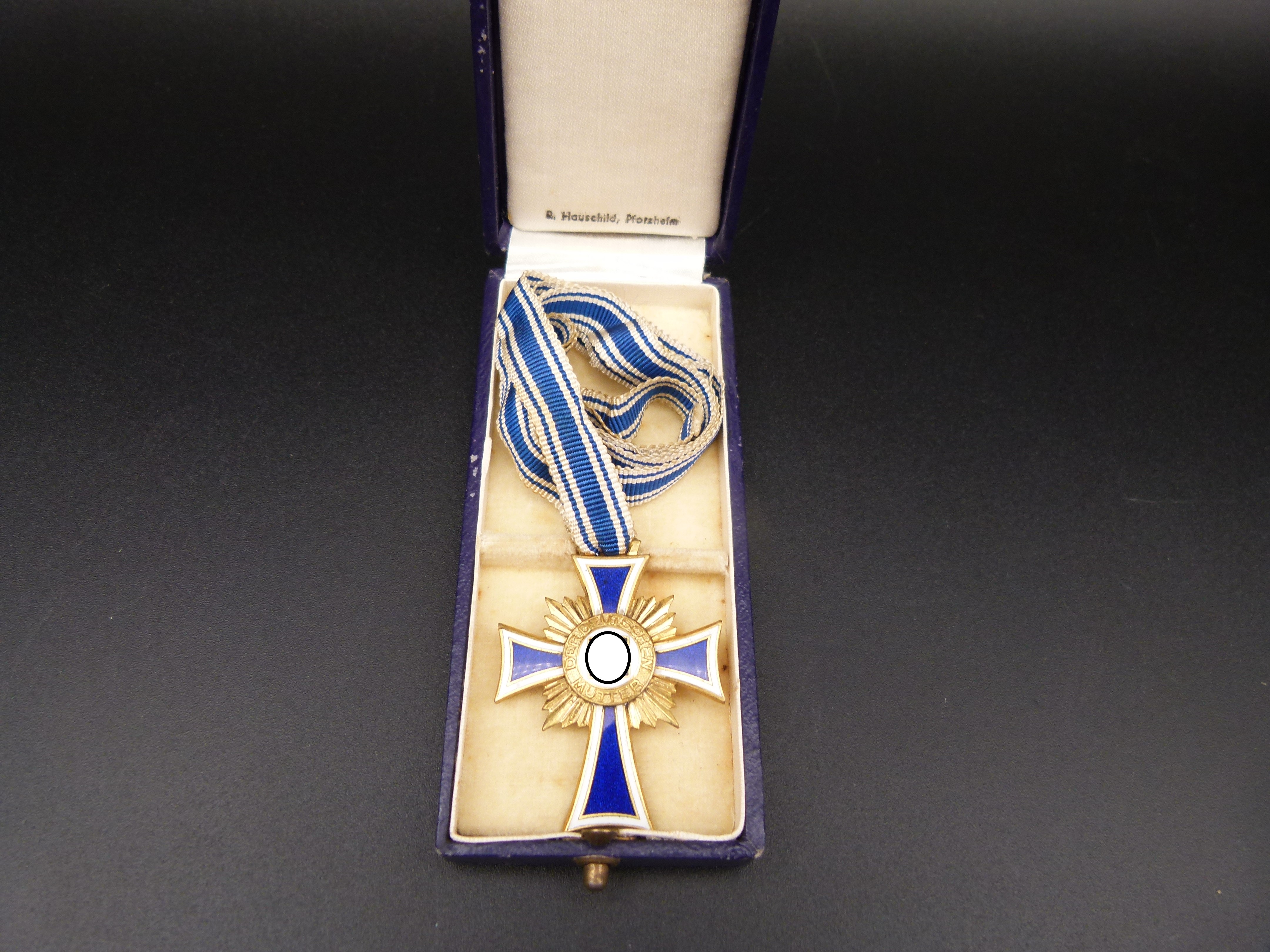 Mutterkreuz in Gold im Etui Hauschild Pforzheim