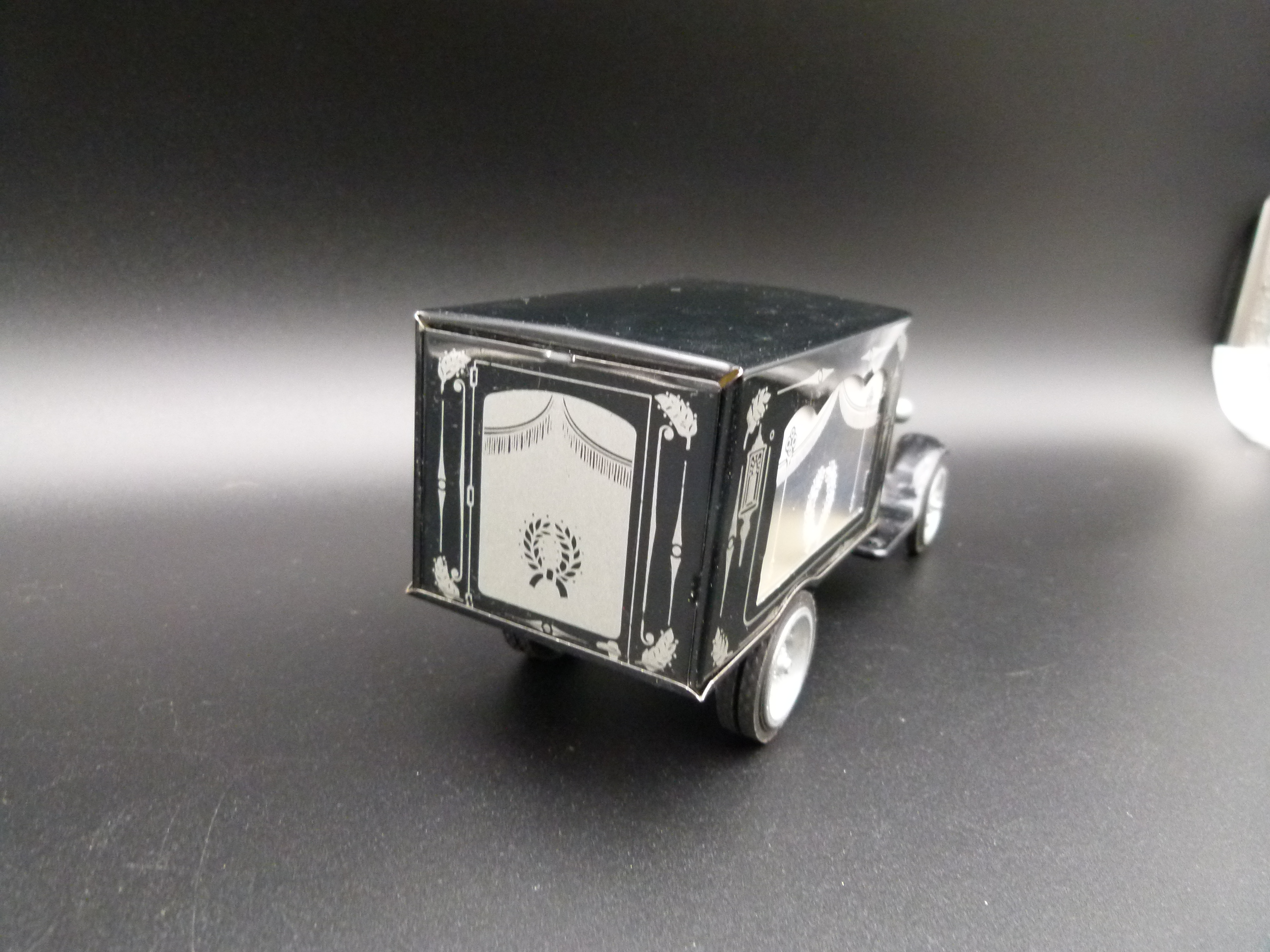 Altes Blechspielzeug Auto Leichenwagen mit Sarg