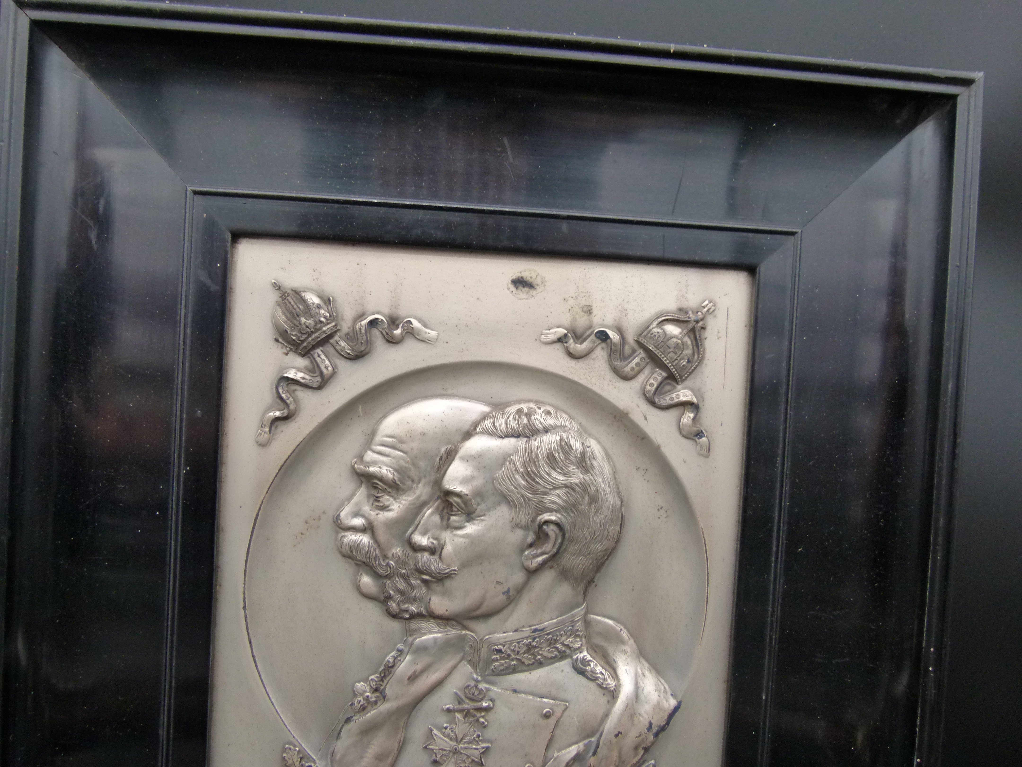 Relief Kaiser Wilhelm Franz Joseph Treue um Treue