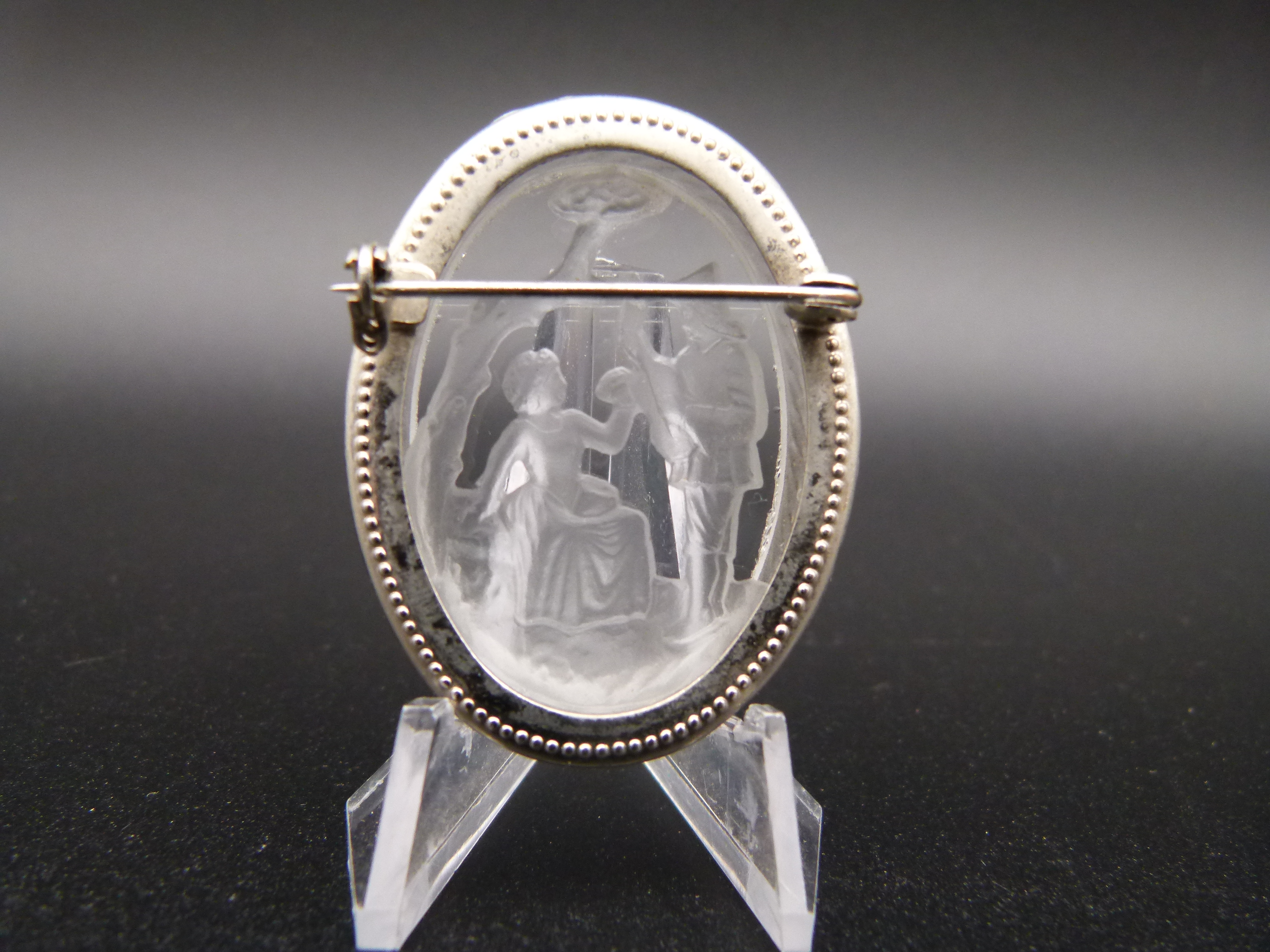 Biedermeier Glas-Brosche Liebespaar geschliffen