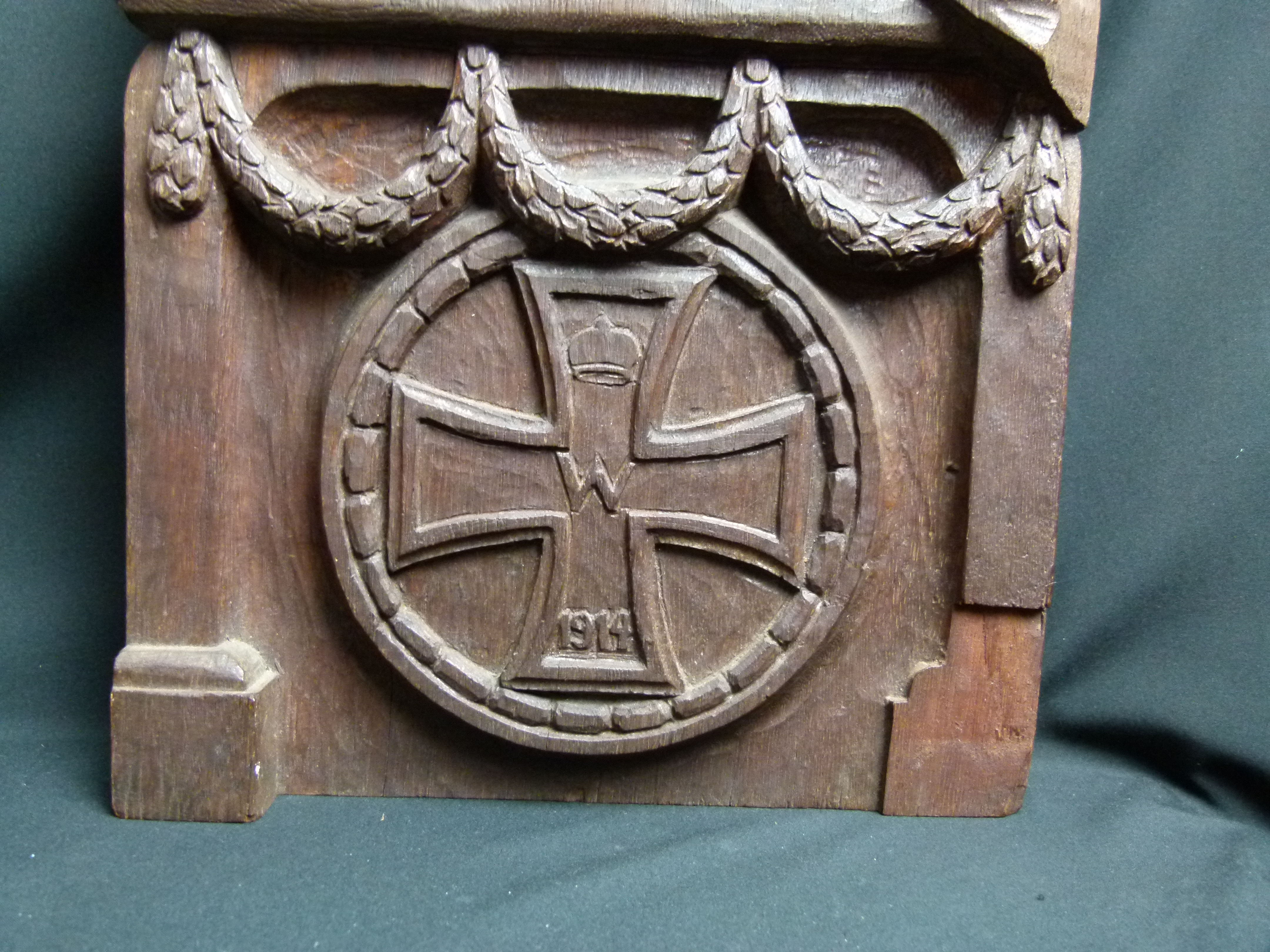 Großes Holzrelief WK1 Soldat mit Schwert und EK