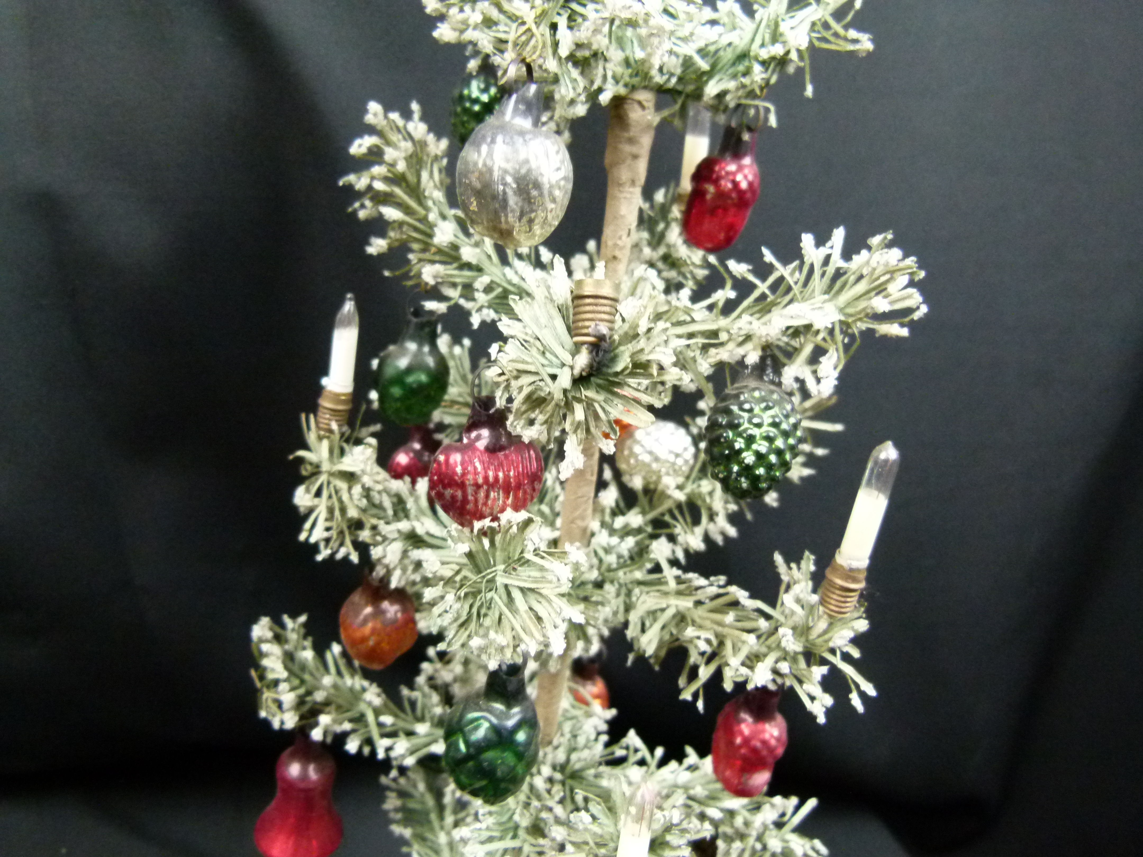 Antiker elektrischer Puppenstuben Weihnachtsbaum