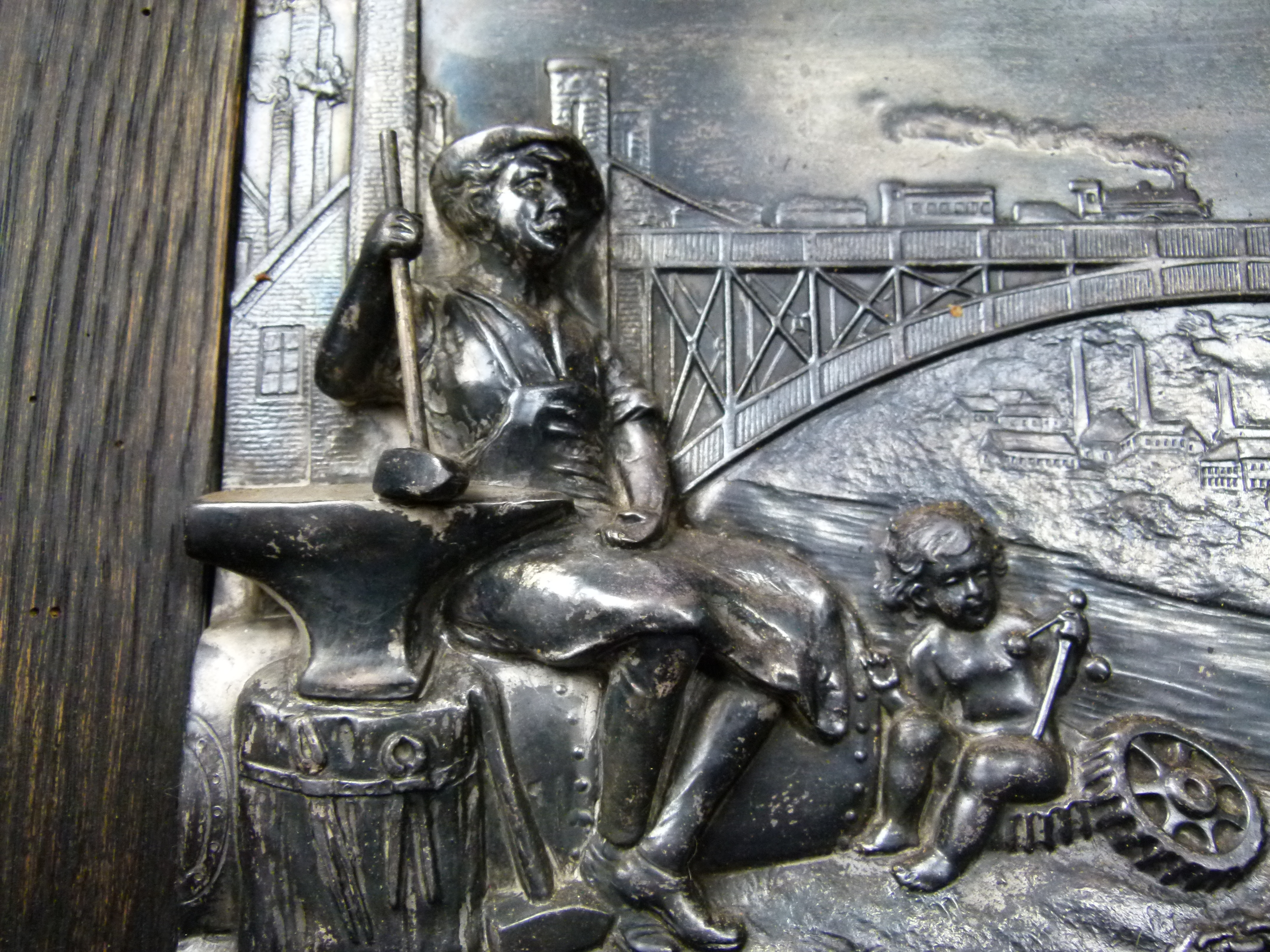 Reliefbild Georg Bommer mit Dampflock 1928