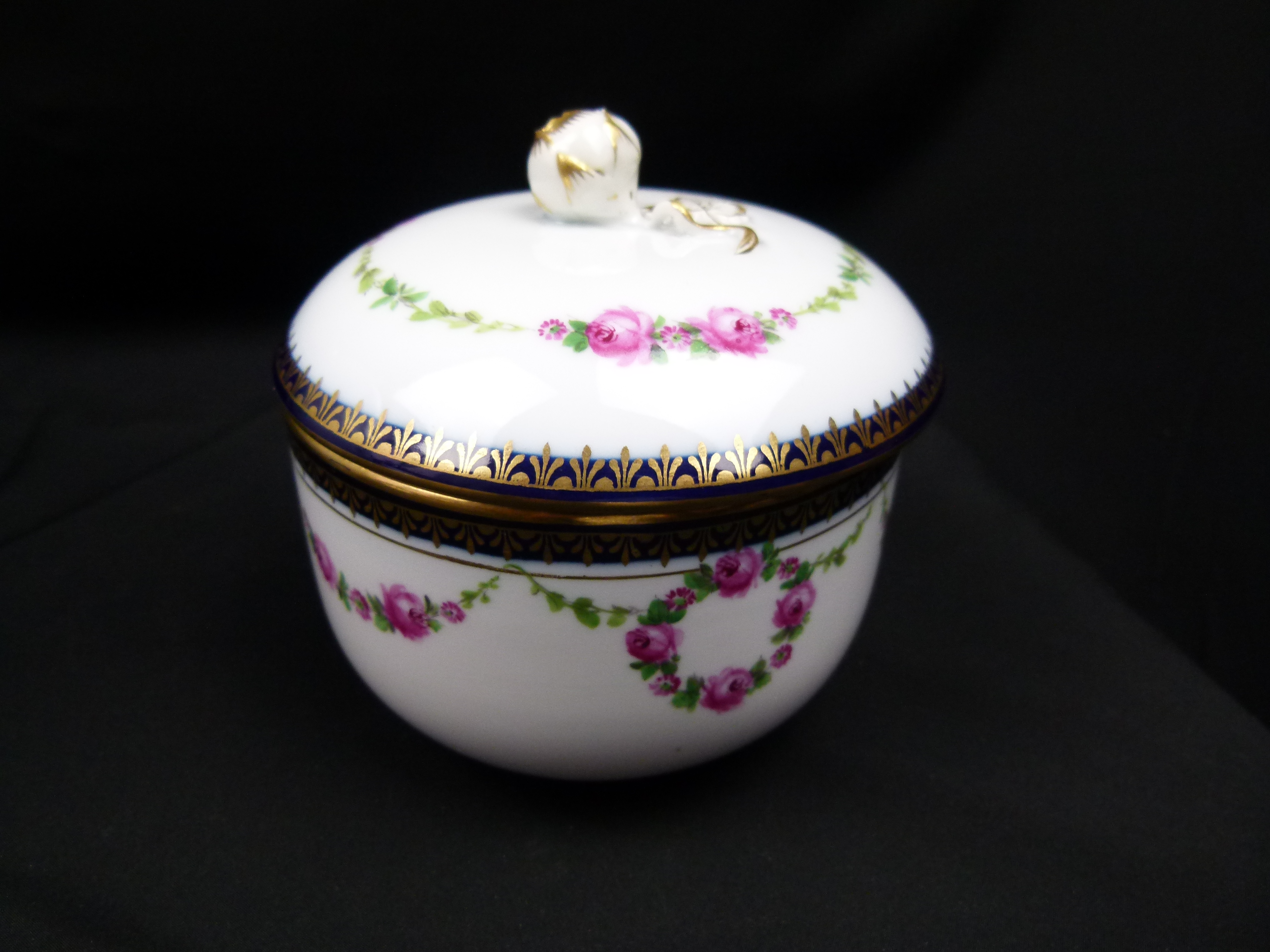Meissen Zuckerdose Rosenranken Kobaltblau Gold