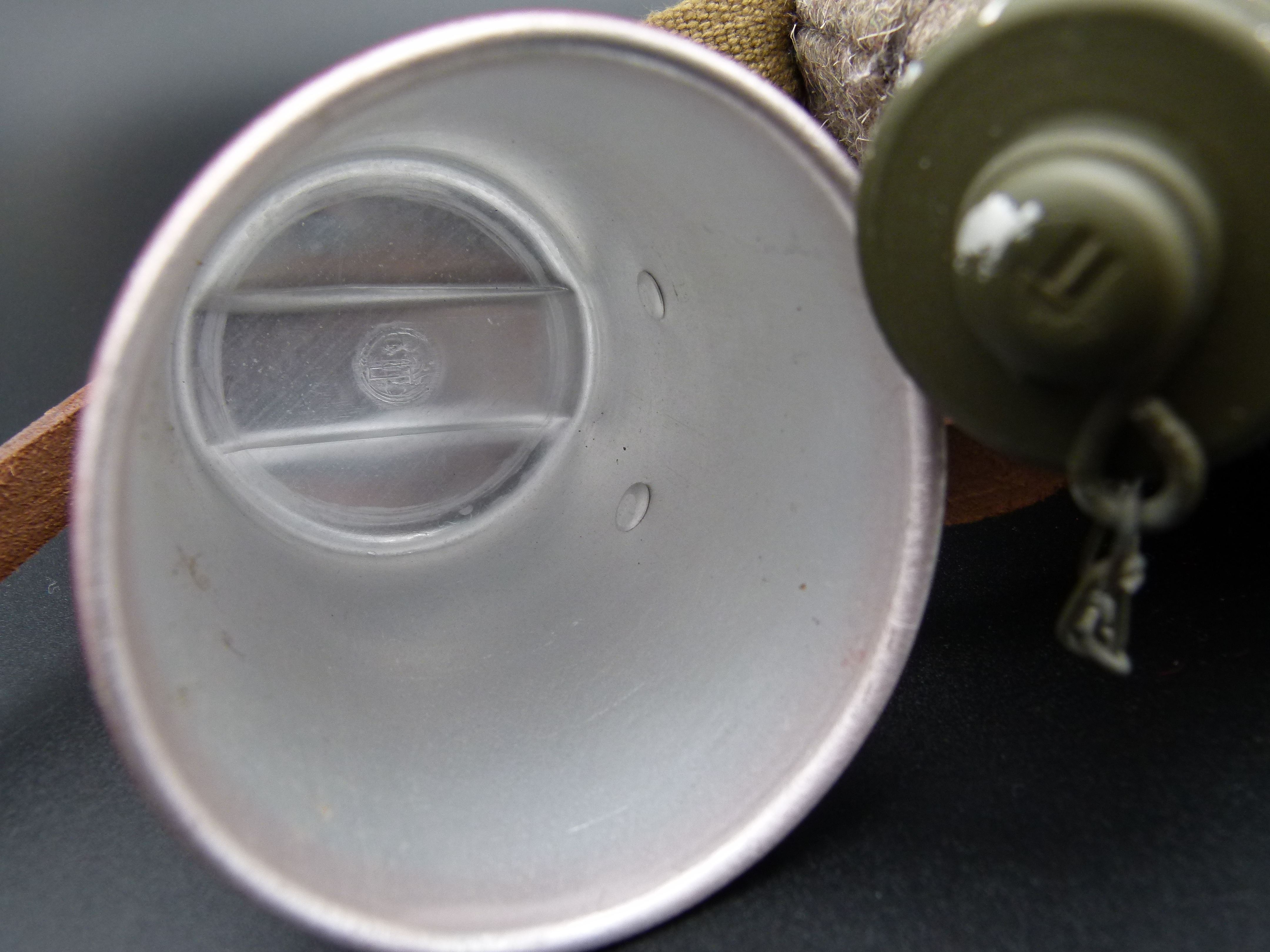 Fruehe KVP HVA Trinkflasche mit Bezug und Riemen