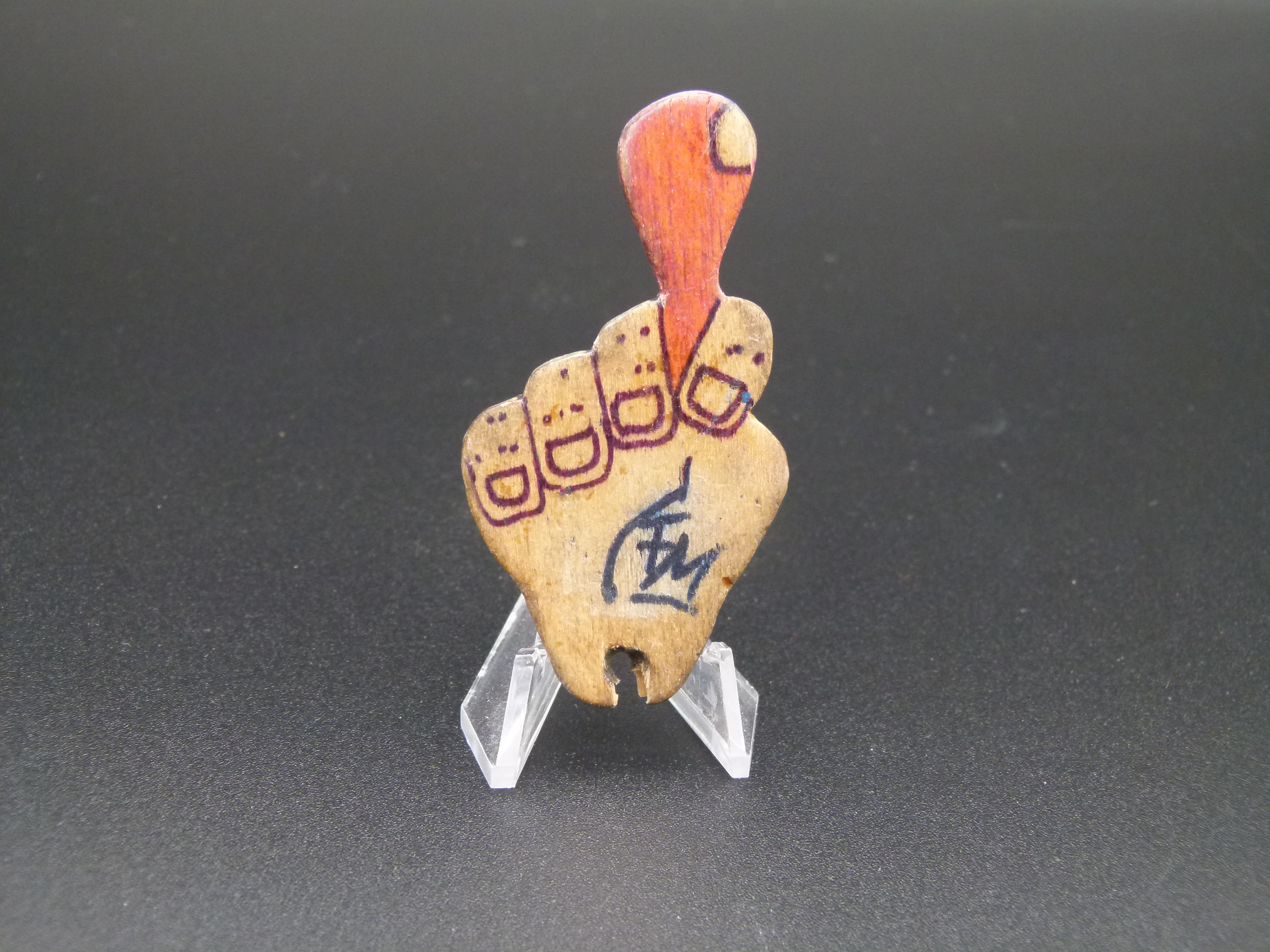 Hand dicker Finger fuer Bandmaß EK Bewegung NVA