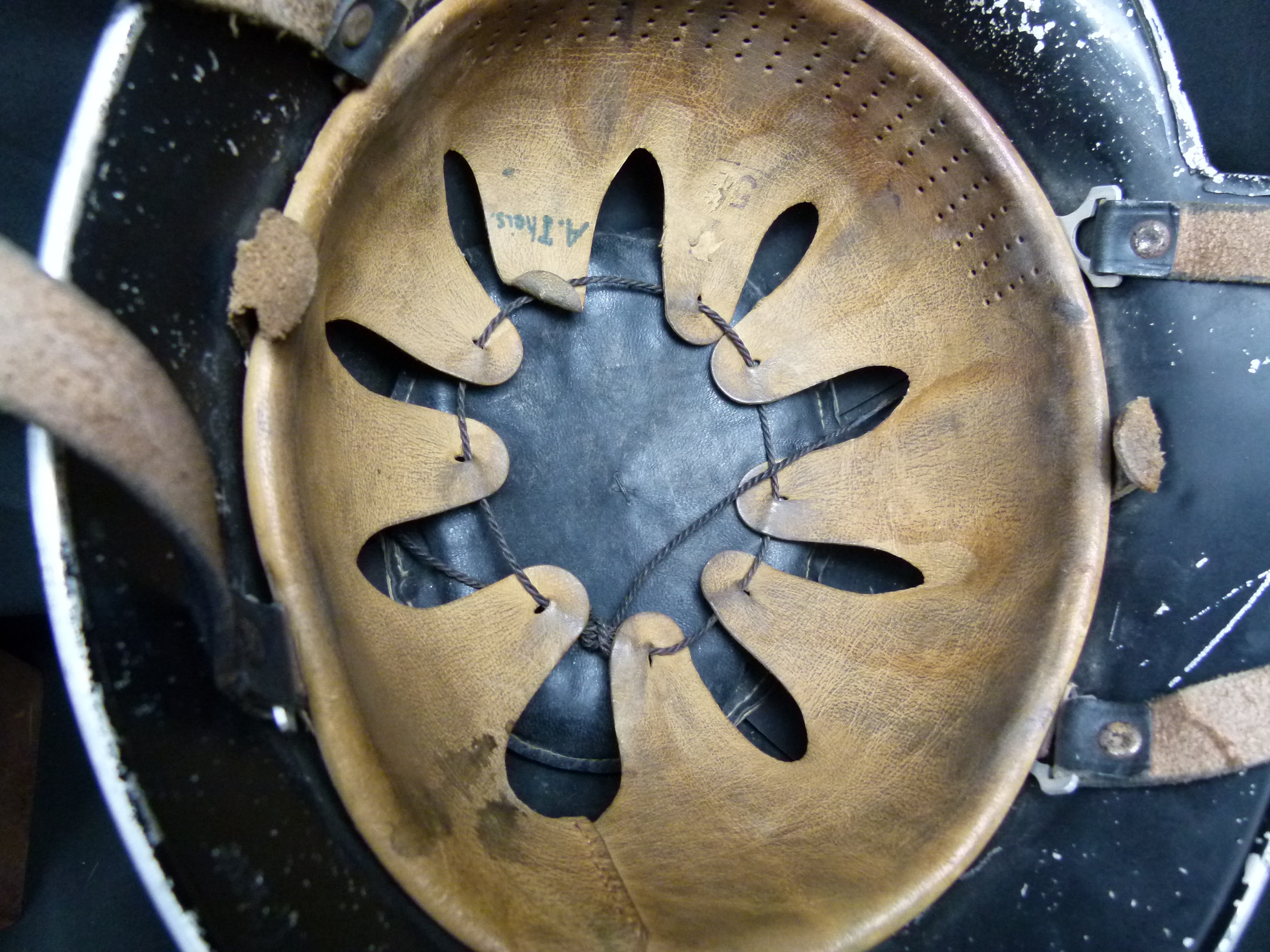 Stahlhelm Feuerschutzpolizei 1934 mit Ziegelbrecher