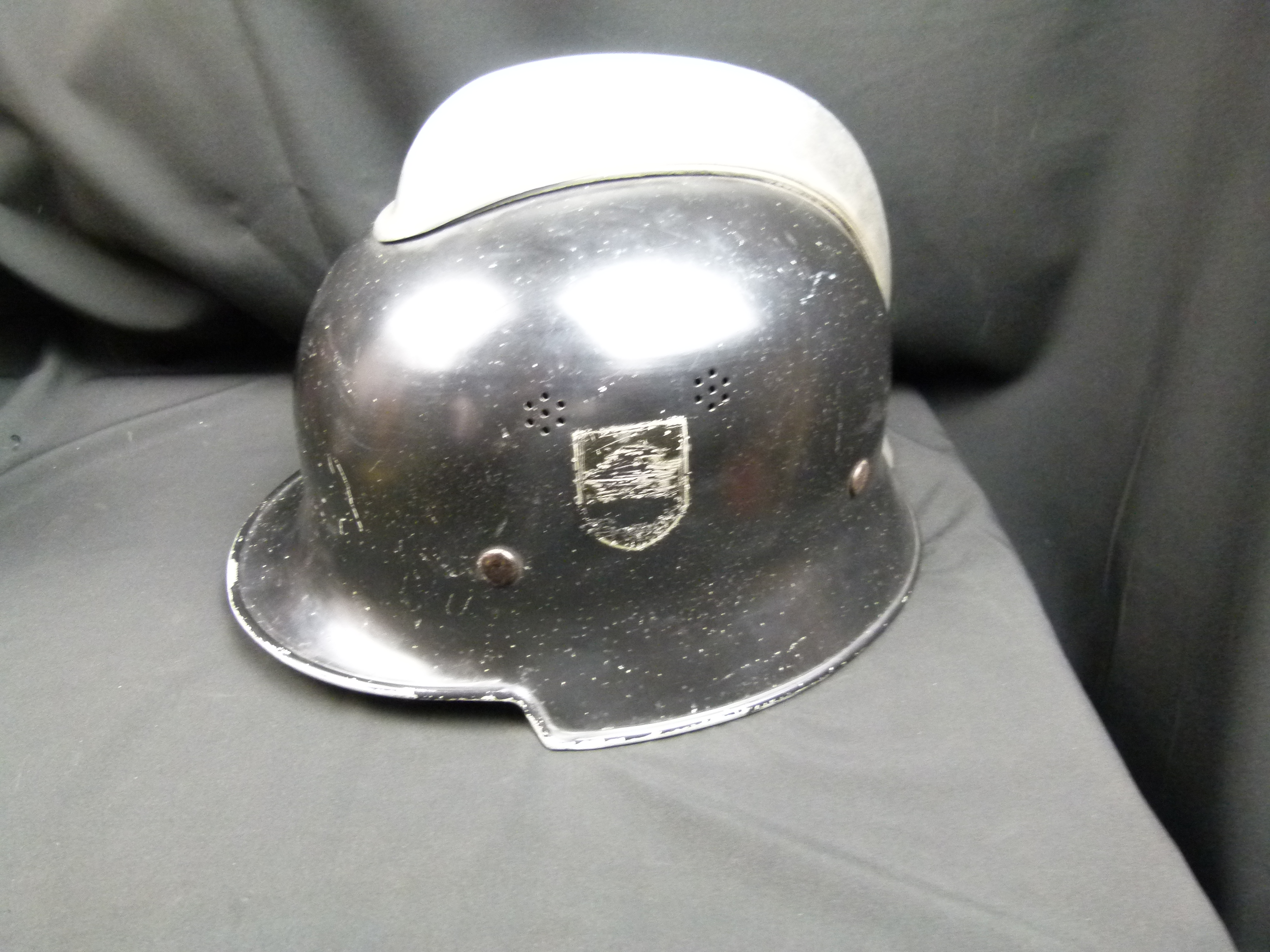 Stahlhelm Feuerschutzpolizei 1934 mit Ziegelbrecher