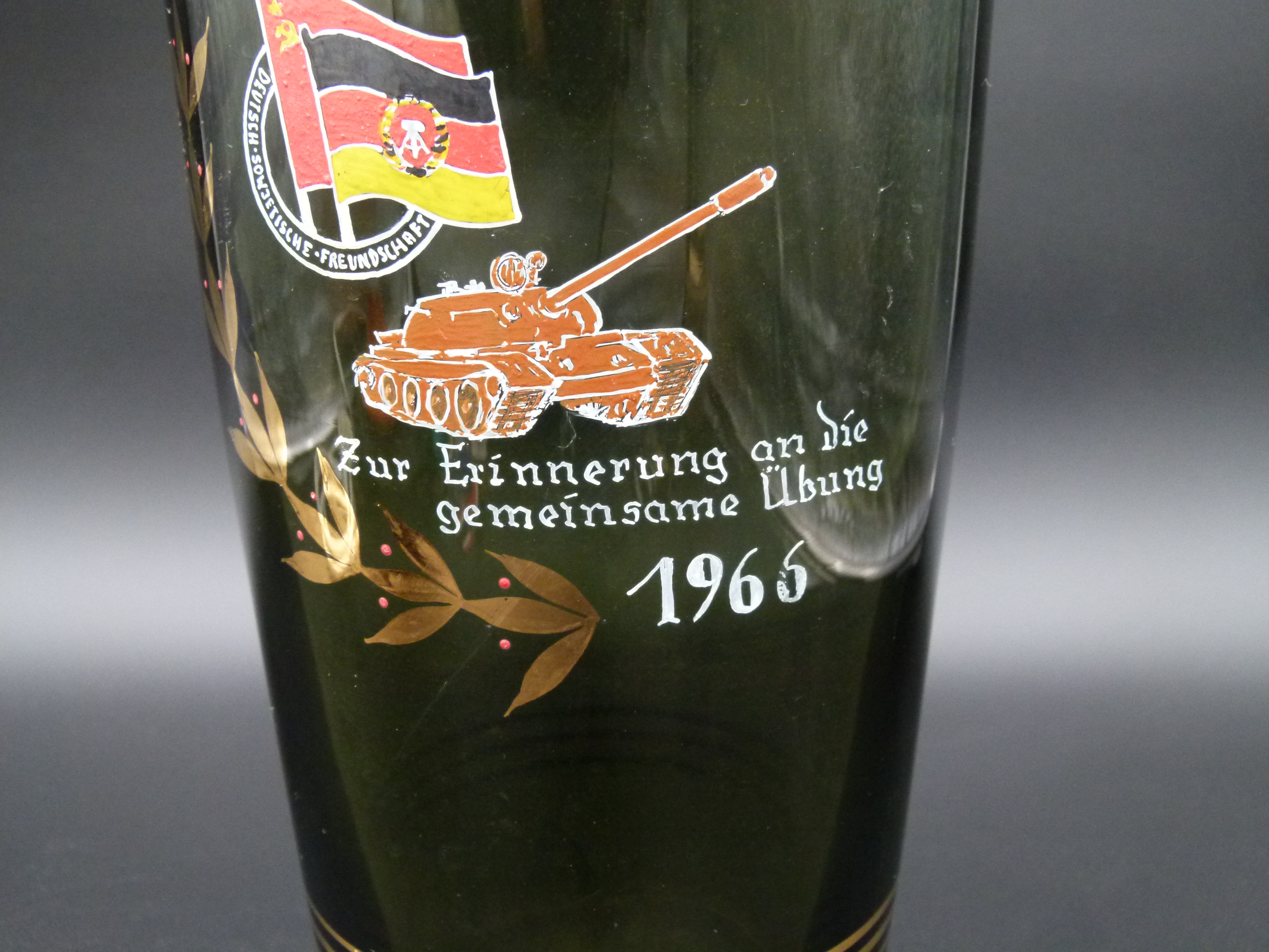 Ehrengeschenk Vase NVA Panzerwaffe Uebung 1966  