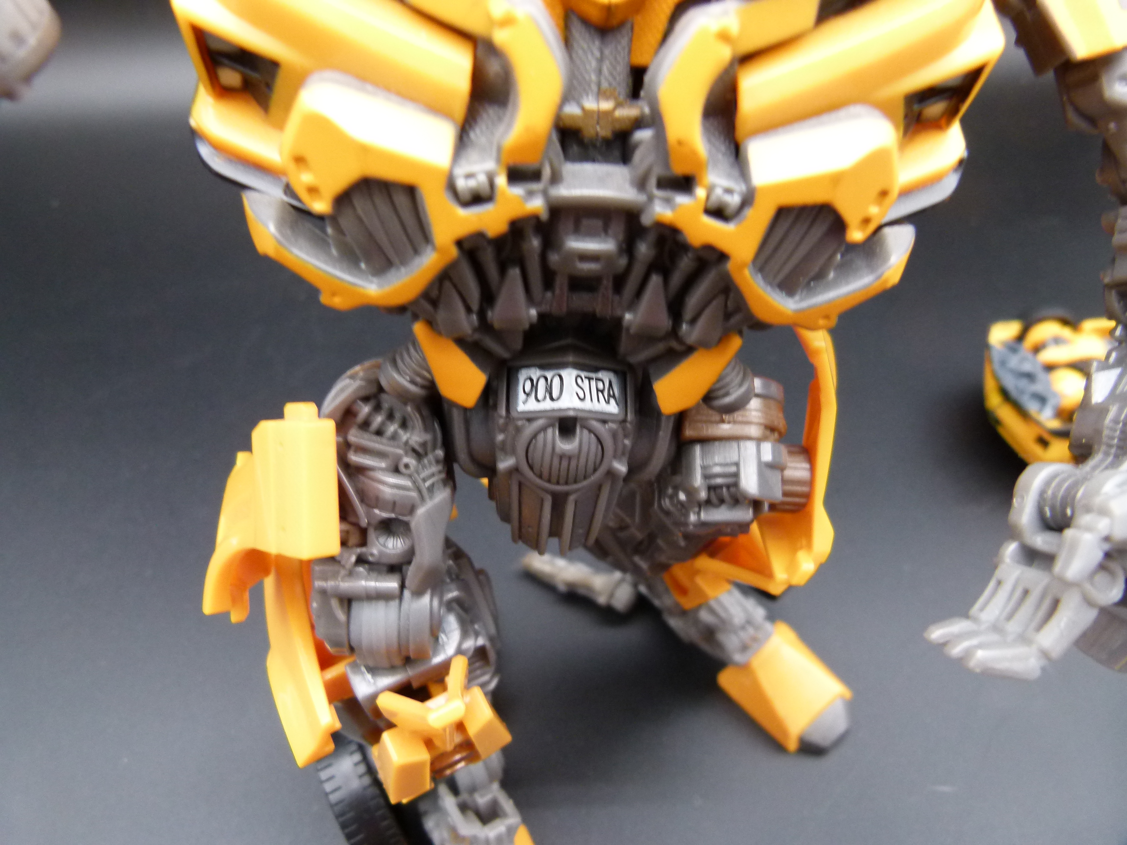 2 Hasbro Bumble Bee Figuren 2010 Transformers