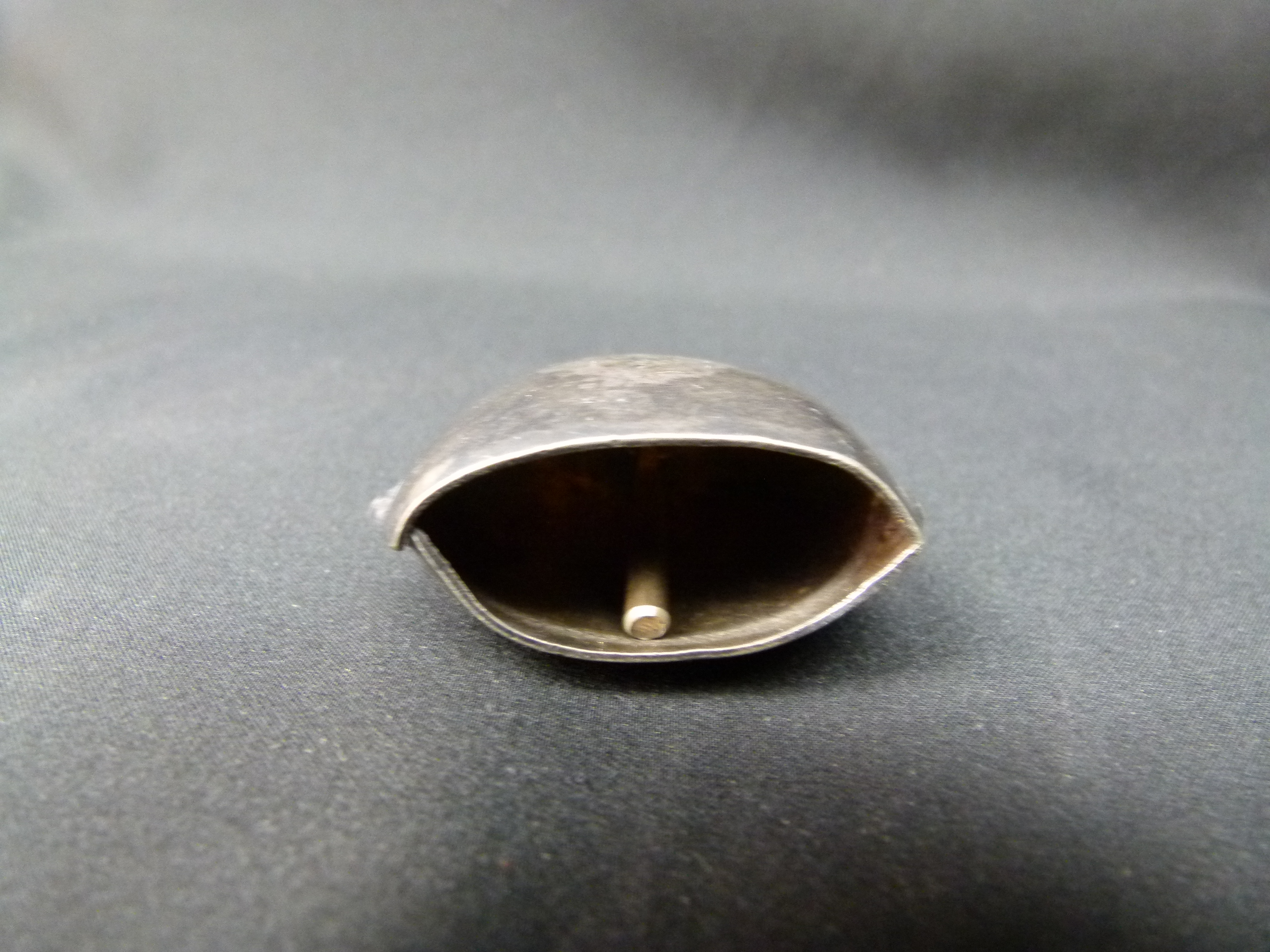 Antike Baby Glocke aus Metall Schriftzug Baby