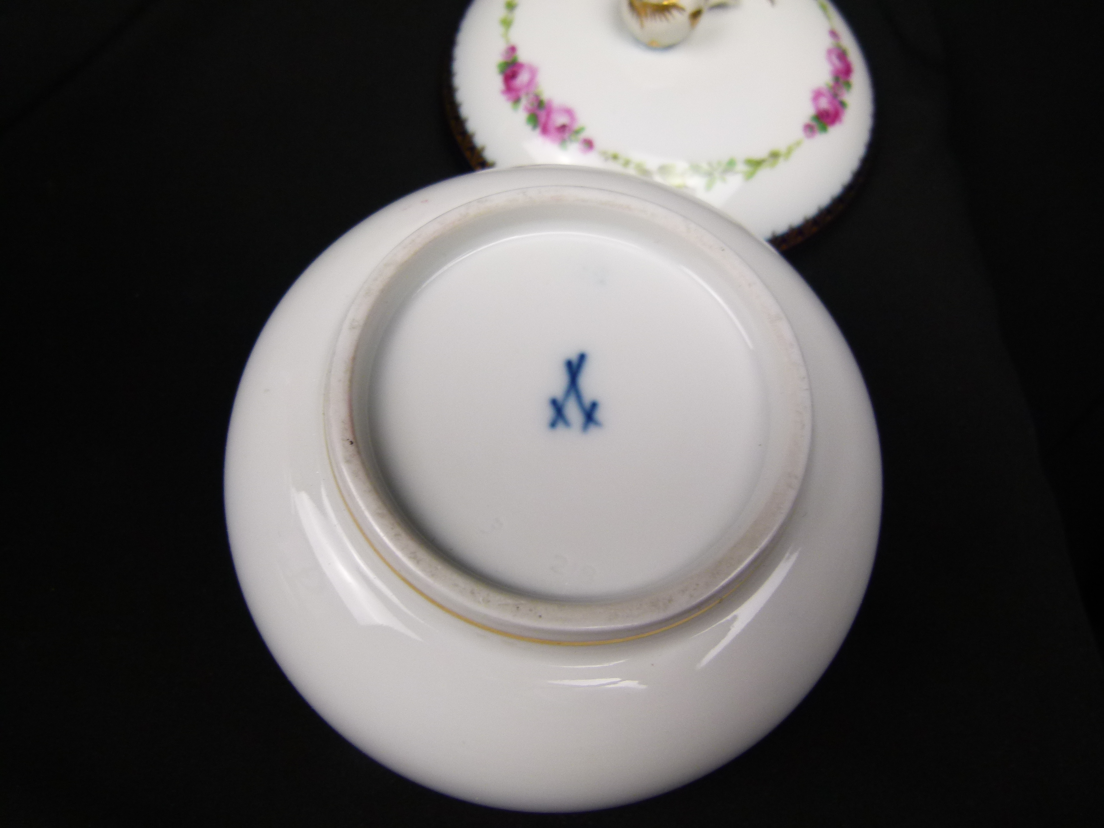 Meissen Zuckerdose Rosenranken Kobaltblau Gold