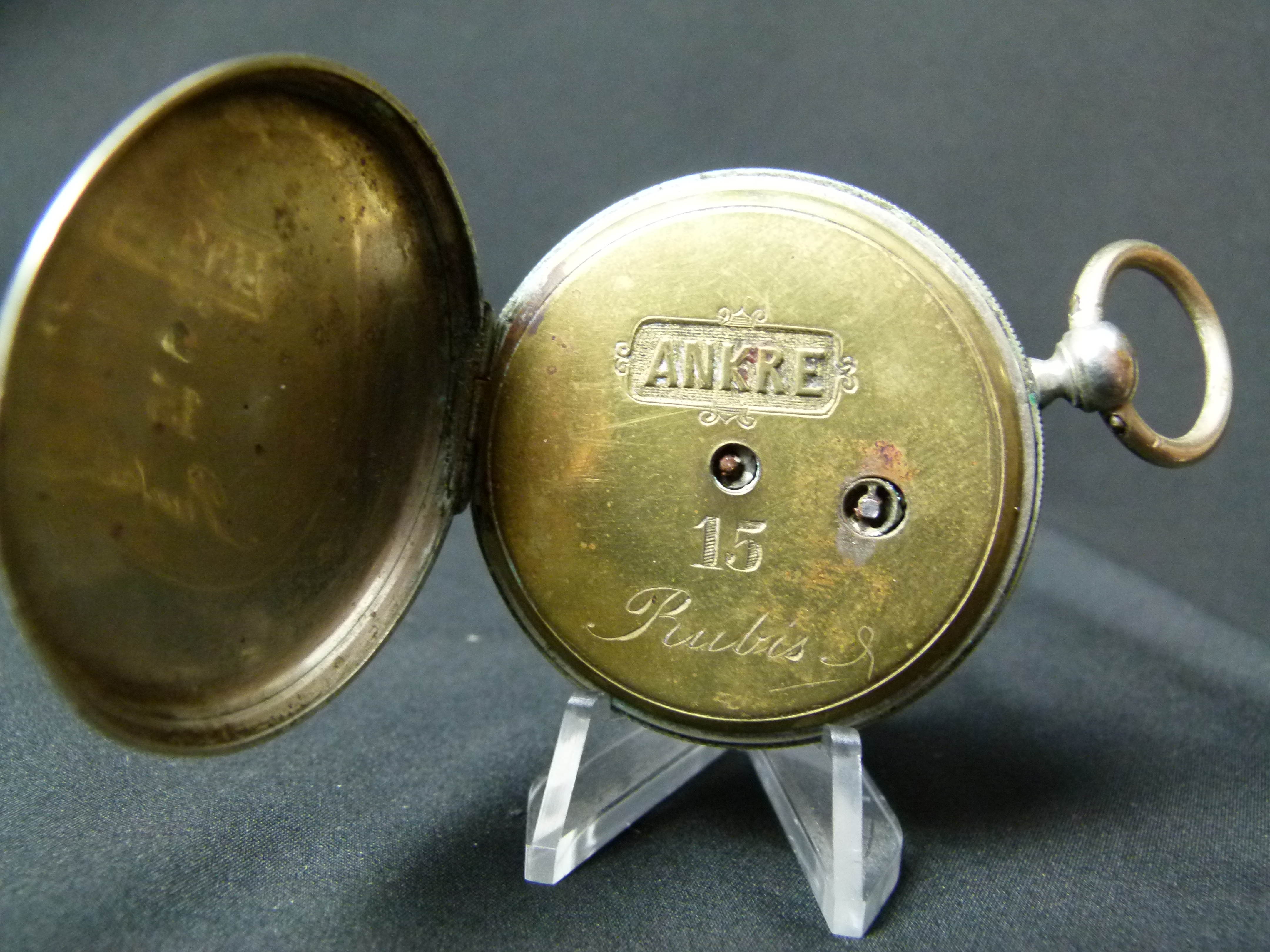 Antike Spindeluhr mit Gravur einer Backstube Ankre