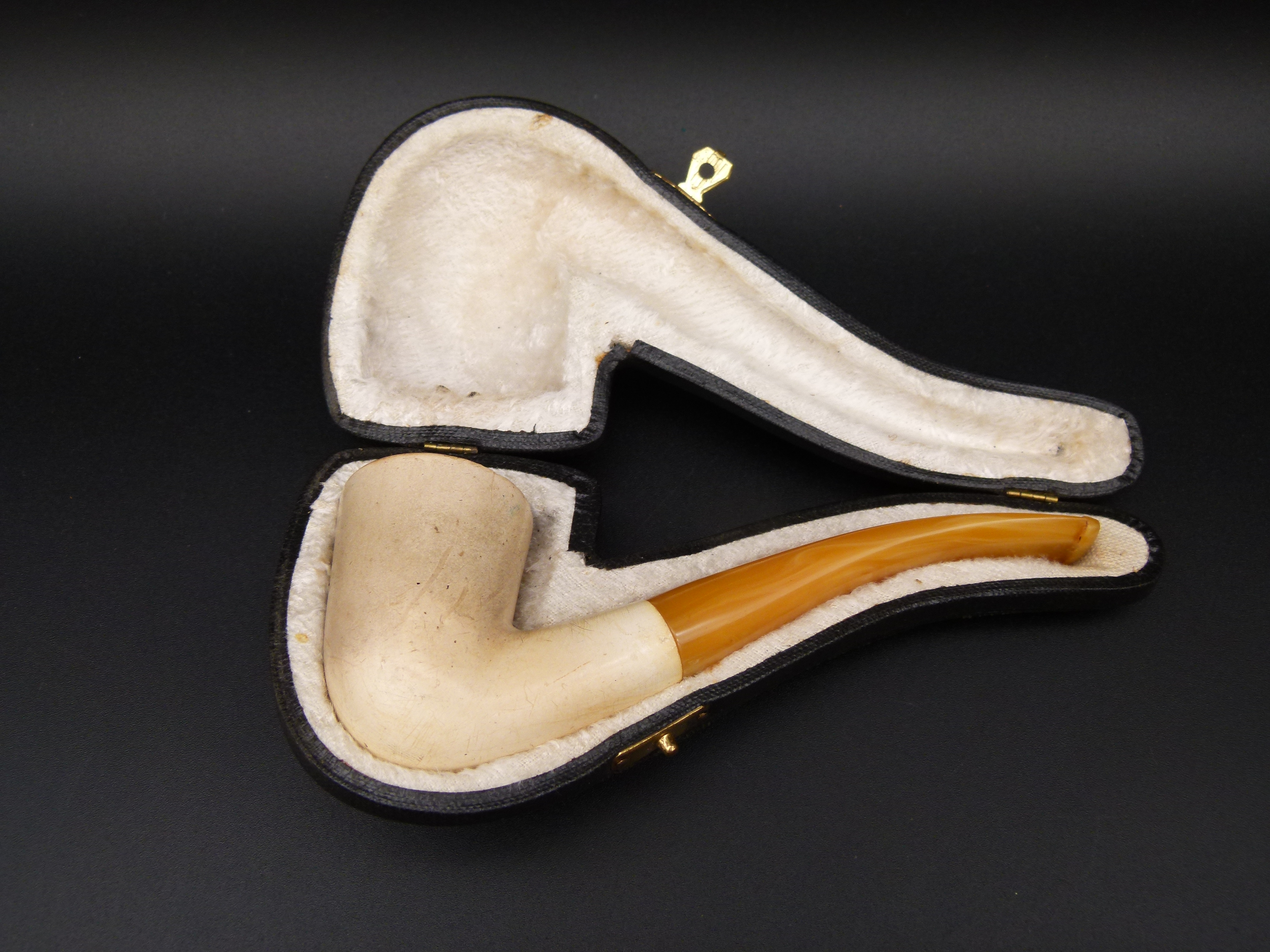 Antike Meerschaumpfeiffe mit Bernstein im Etui