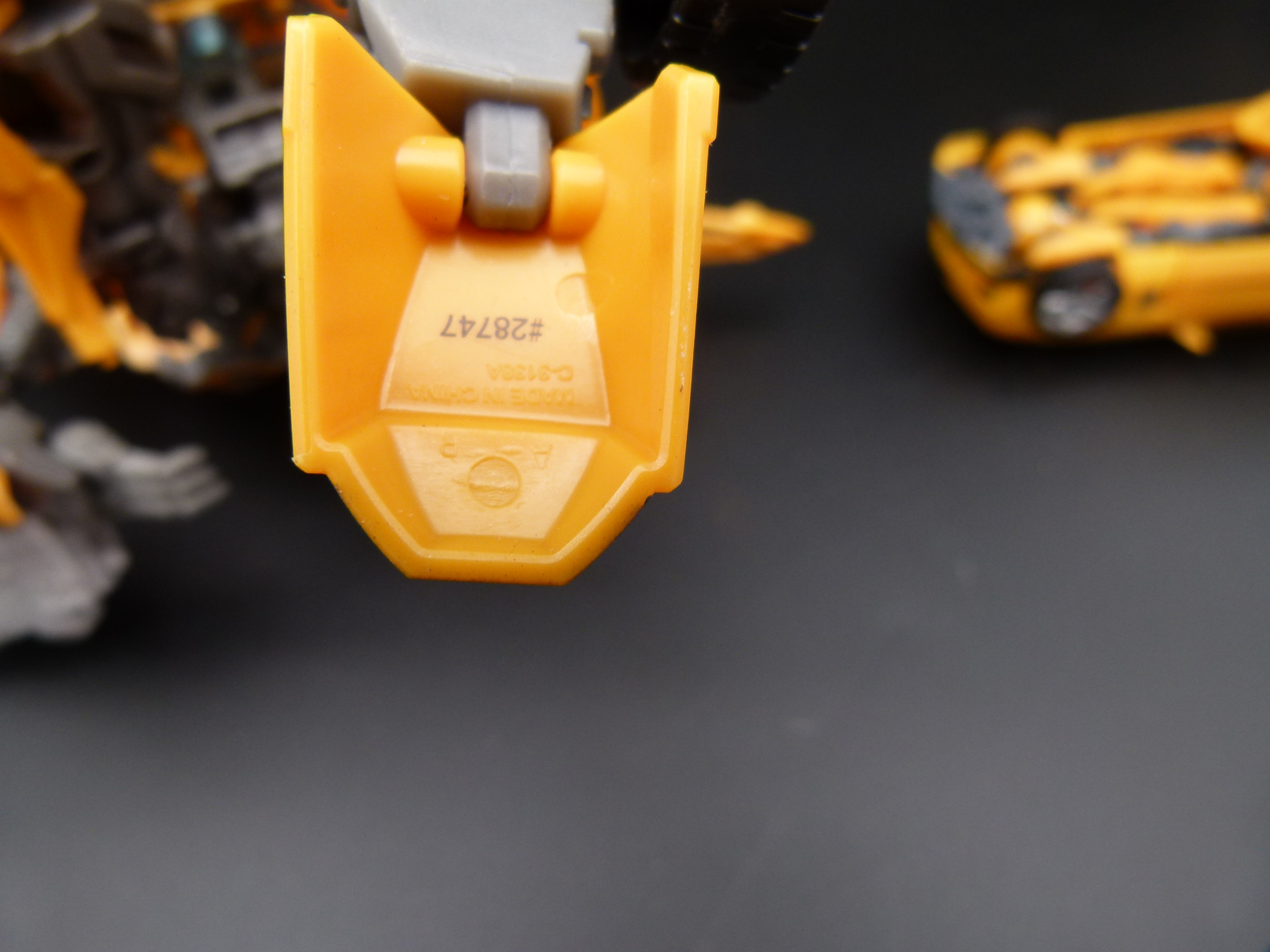 2 Hasbro Bumble Bee Figuren 2010 Transformers