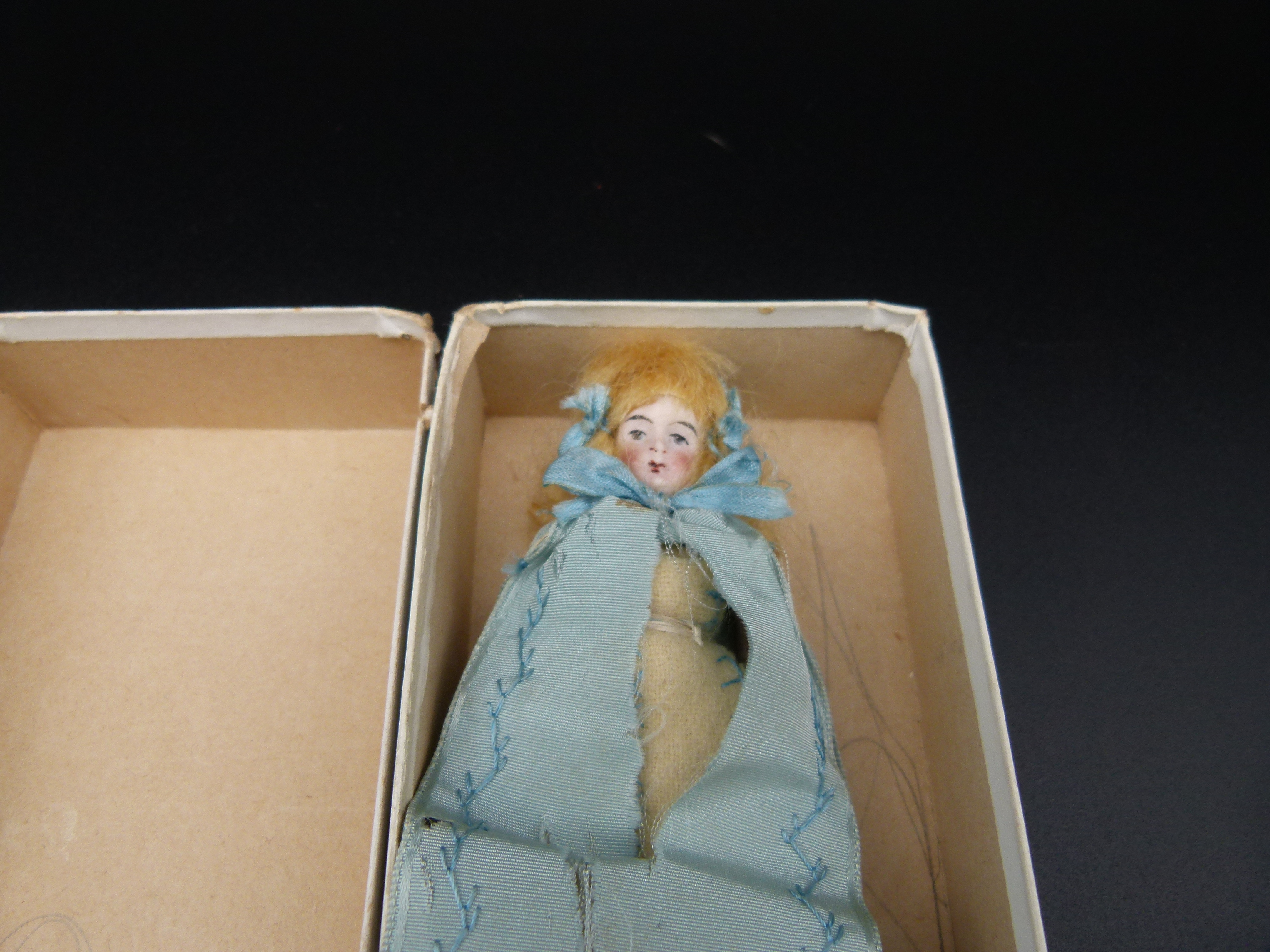 Antike Nadelkissenpuppe in OVP Goeggingen 