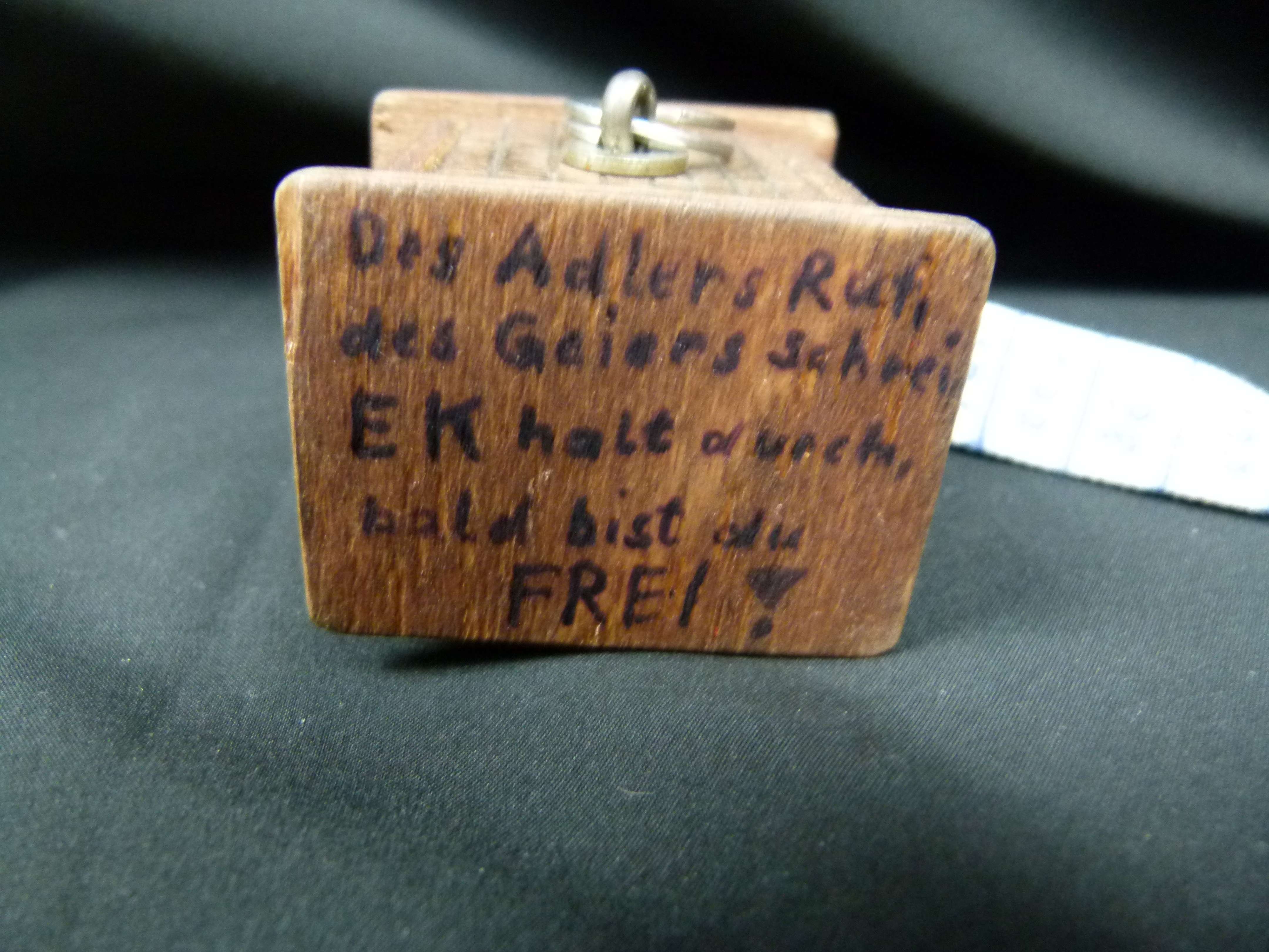 Bandmaß EK Bewegung Toilettenhaeuschen NVA