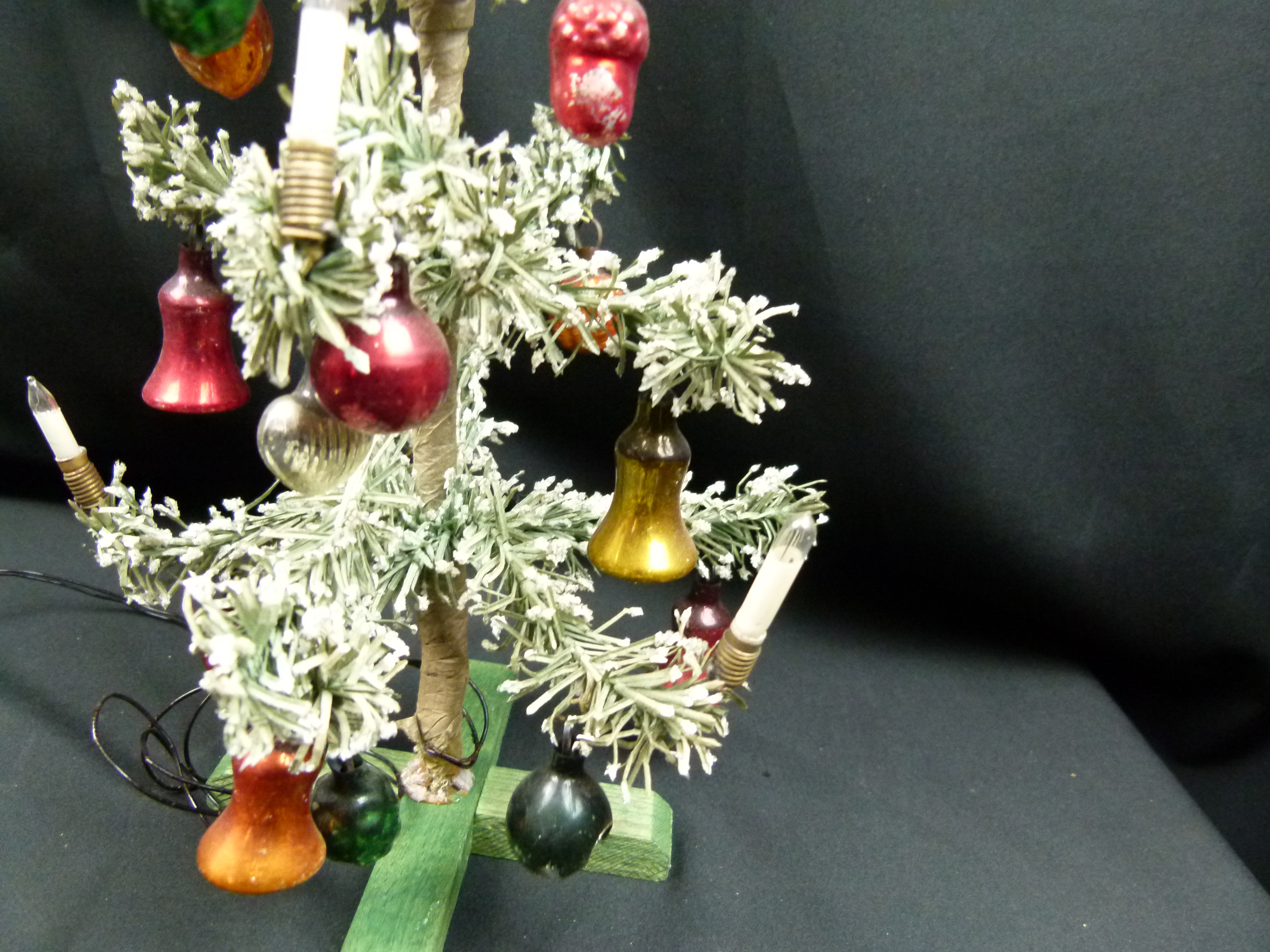 Antiker elektrischer Puppenstuben Weihnachtsbaum