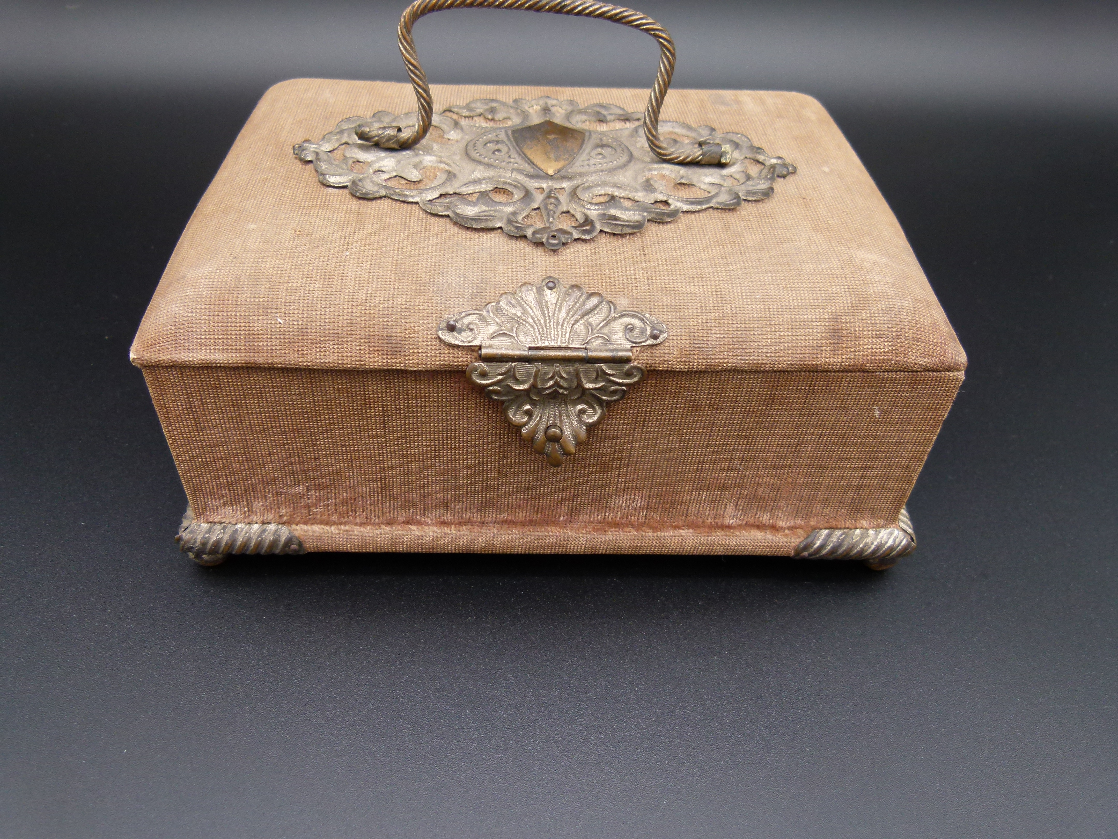 Antikes kleines Jugendstil Schmuckkaestchen