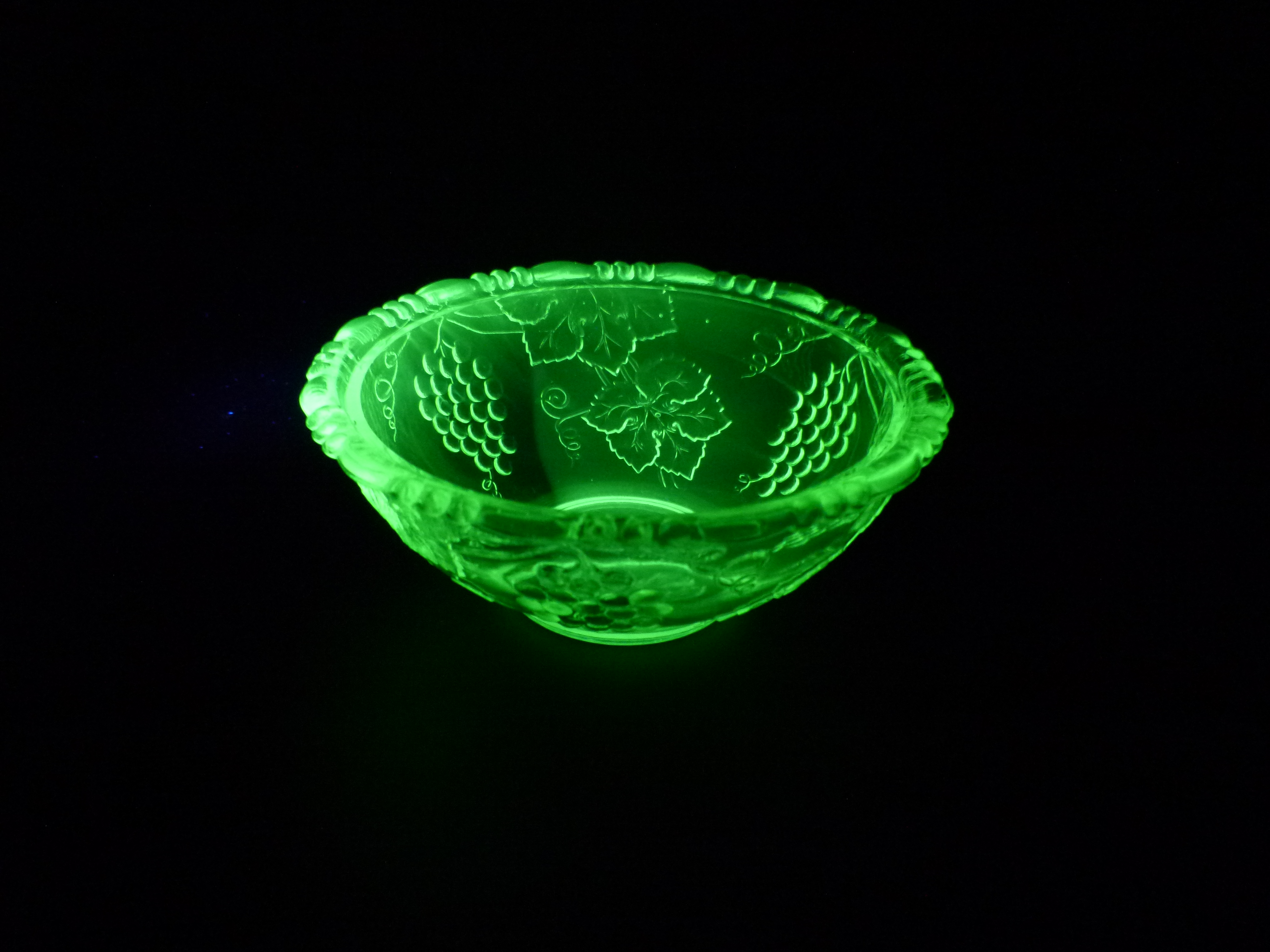 Uranglasschale Jugenstil Florales Muster