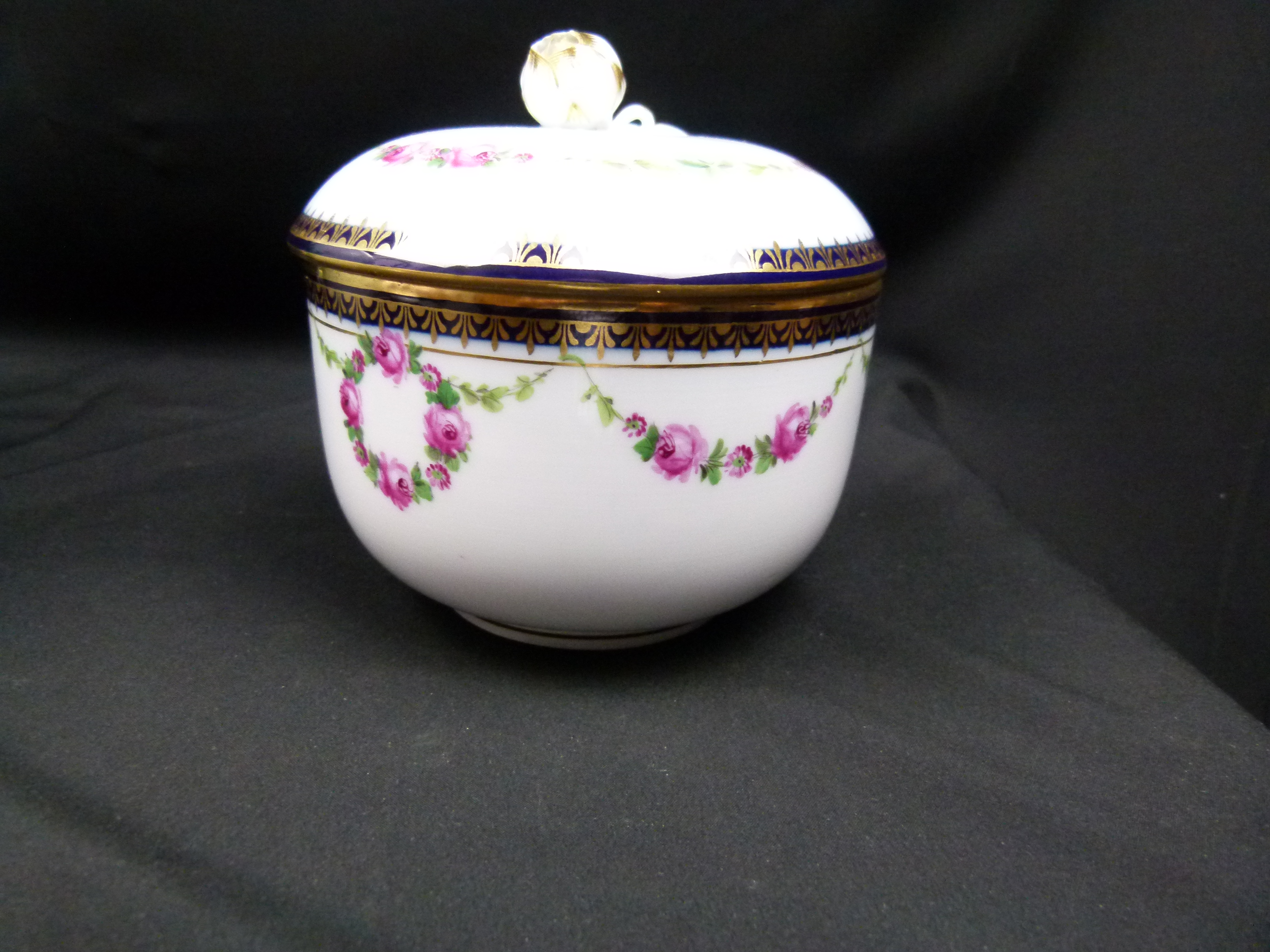 Meissen Zuckerdose Rosenranken Kobaltblau Gold