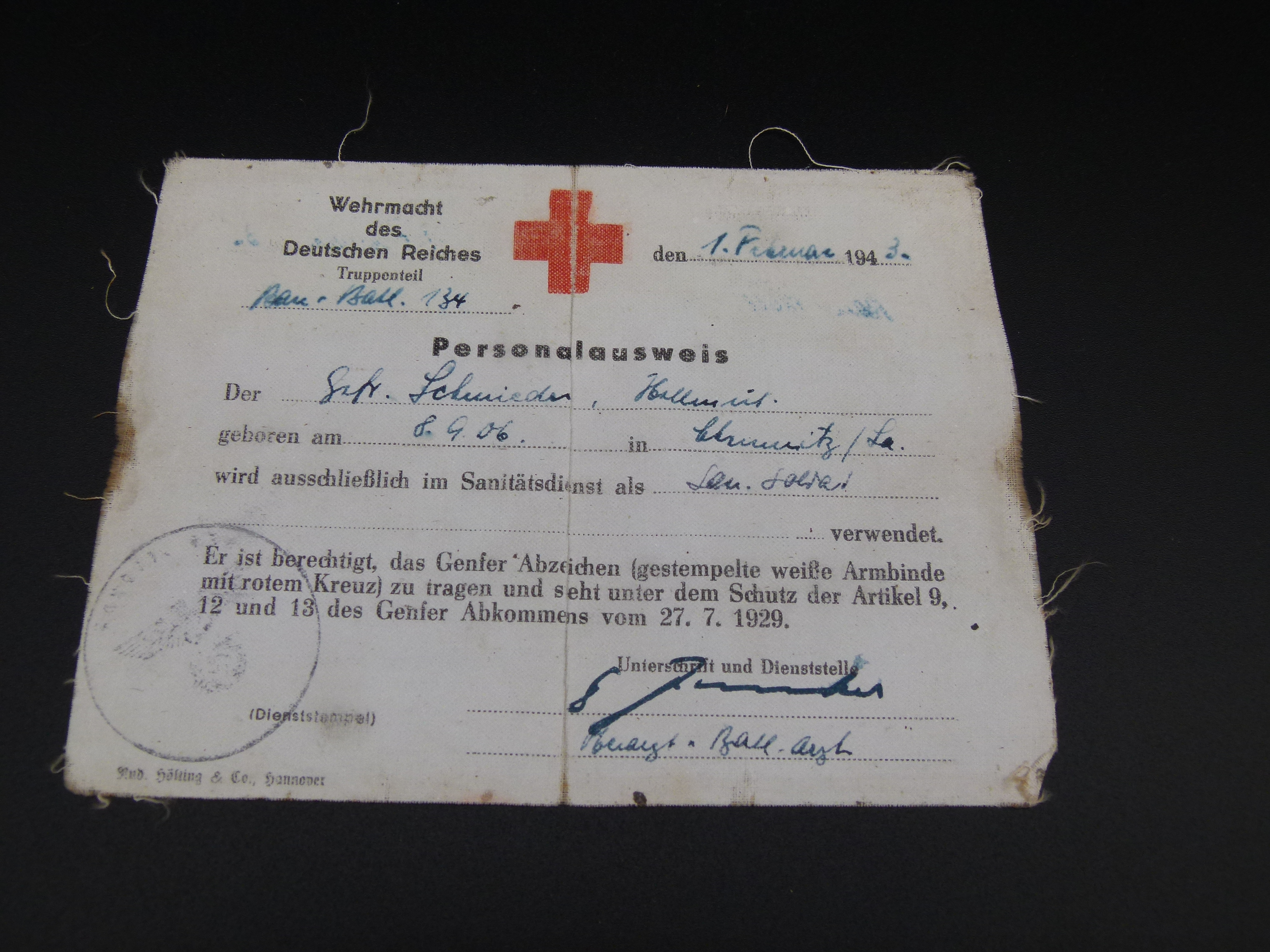Wehrmacht Ausweis Sanitaeter Ausweis aus Leinen