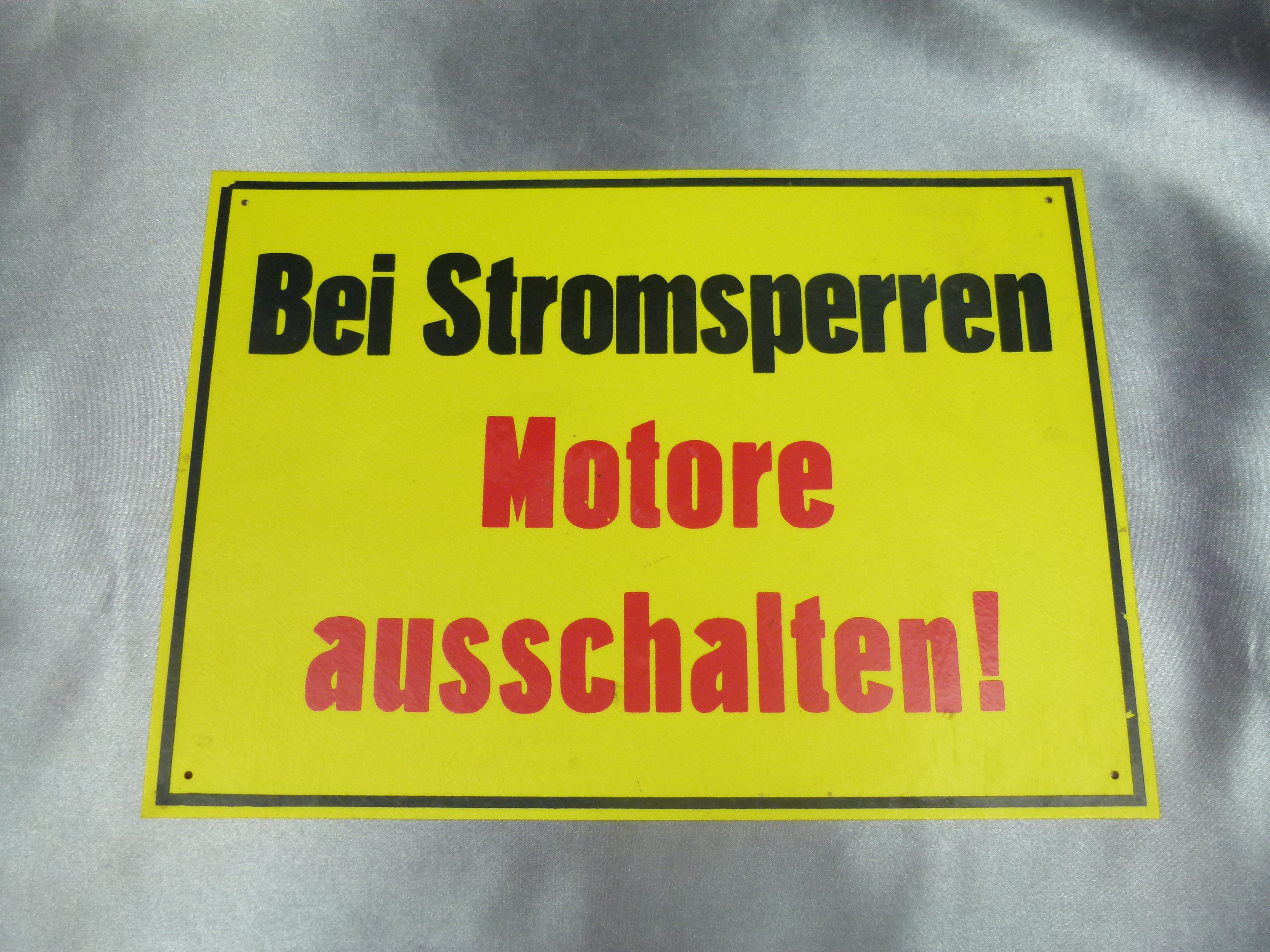 Altes DDR Warnschild Bei Stromsperren Motore ausschalten