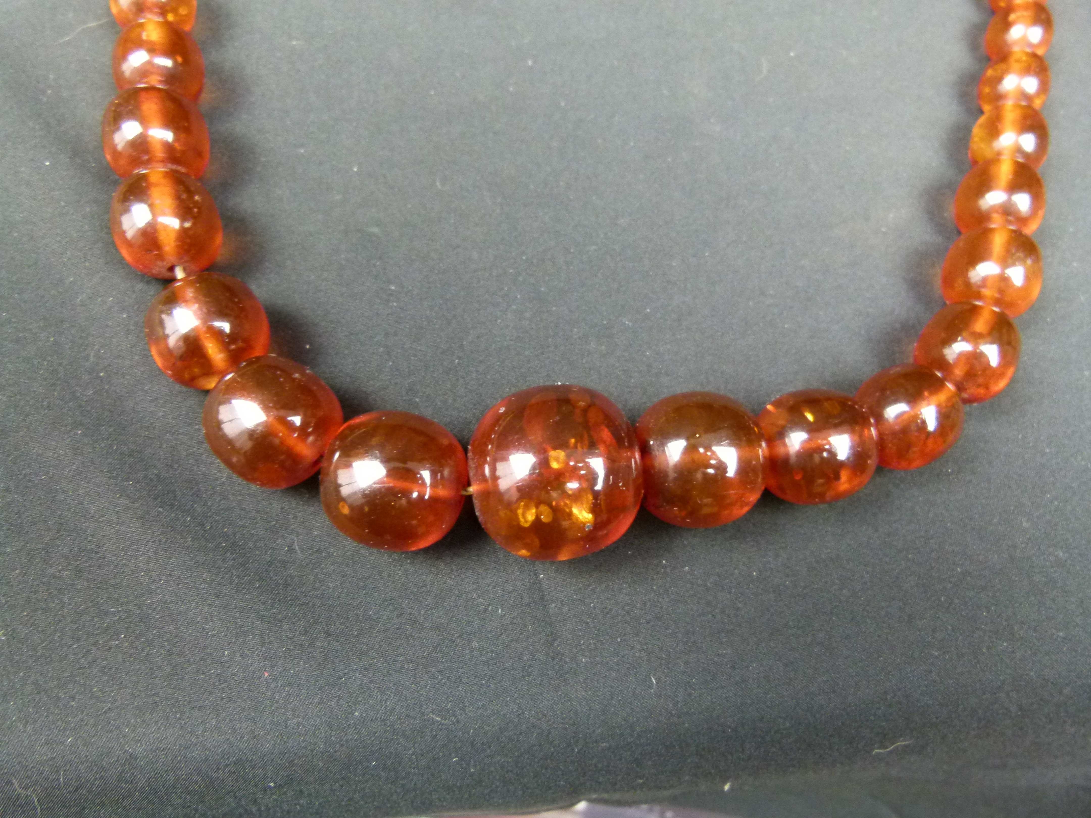 Alte Bakelit Halskette Kugeln Oliven Bernsteinfarben