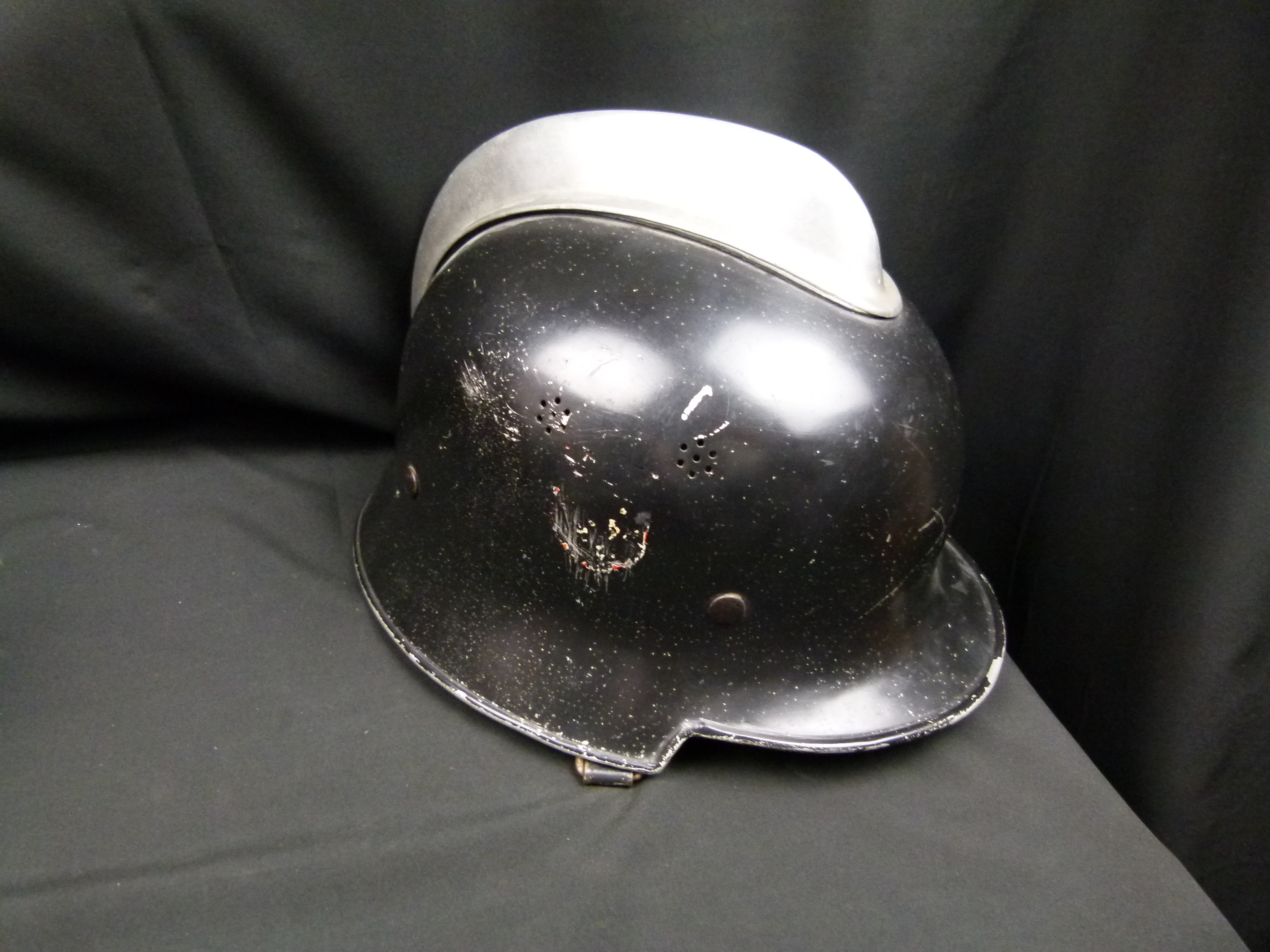Stahlhelm Feuerschutzpolizei 1934 mit Ziegelbrecher