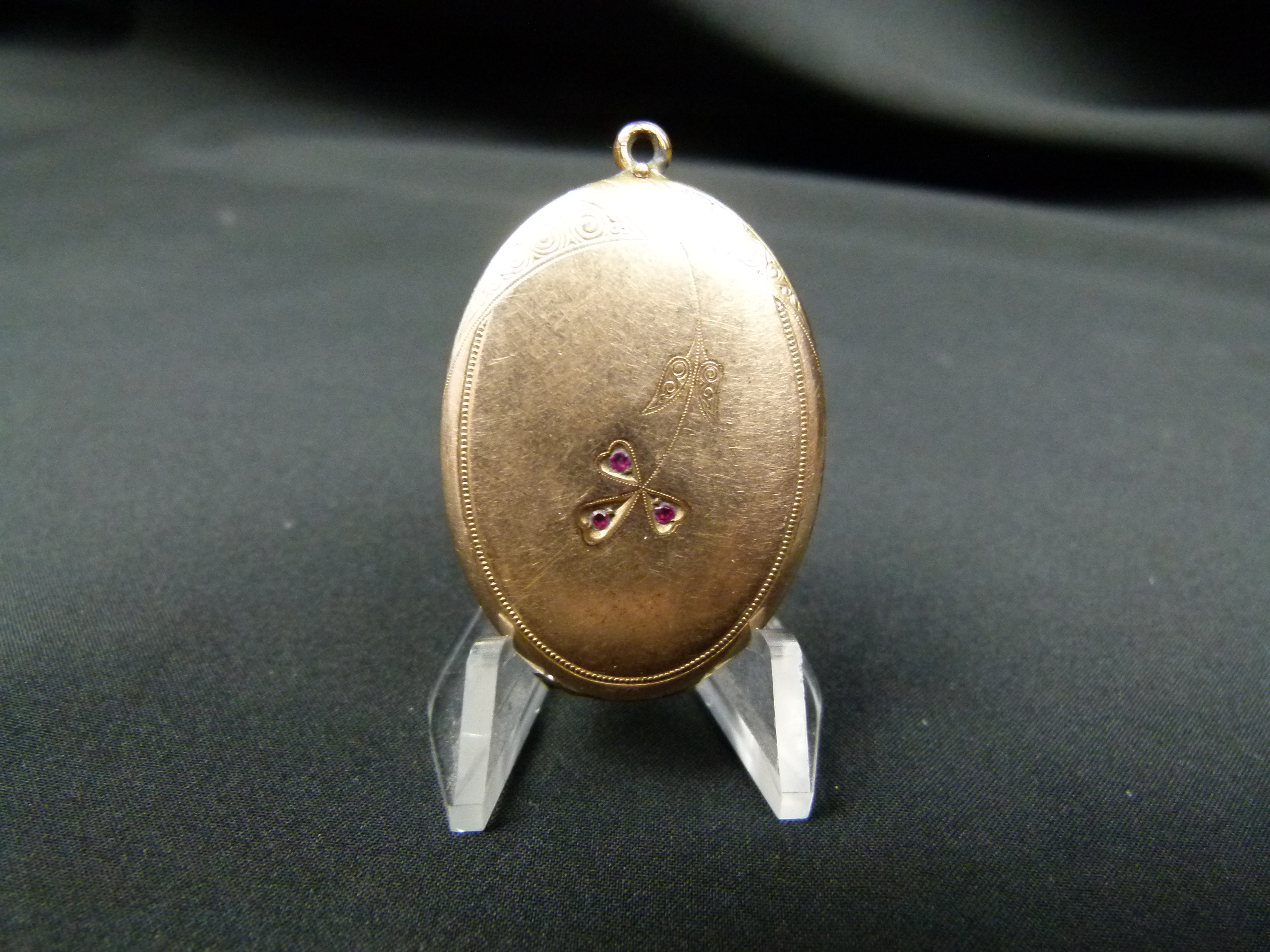 Jugendstil Medaillon vergoldet Floral mit Steinen