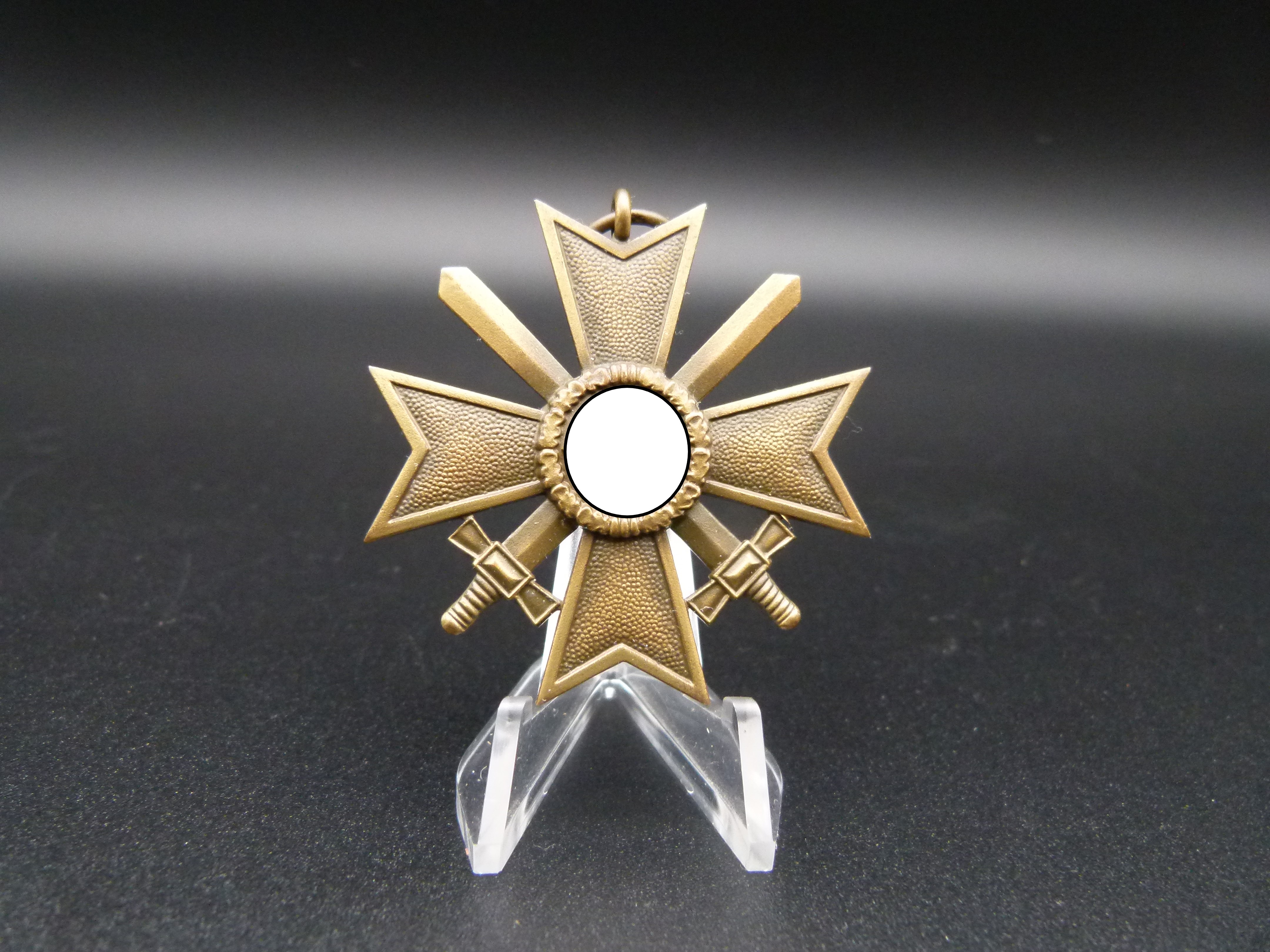 Kriegsverdienstkreuz 2 Klasse mit X Hersteller 65