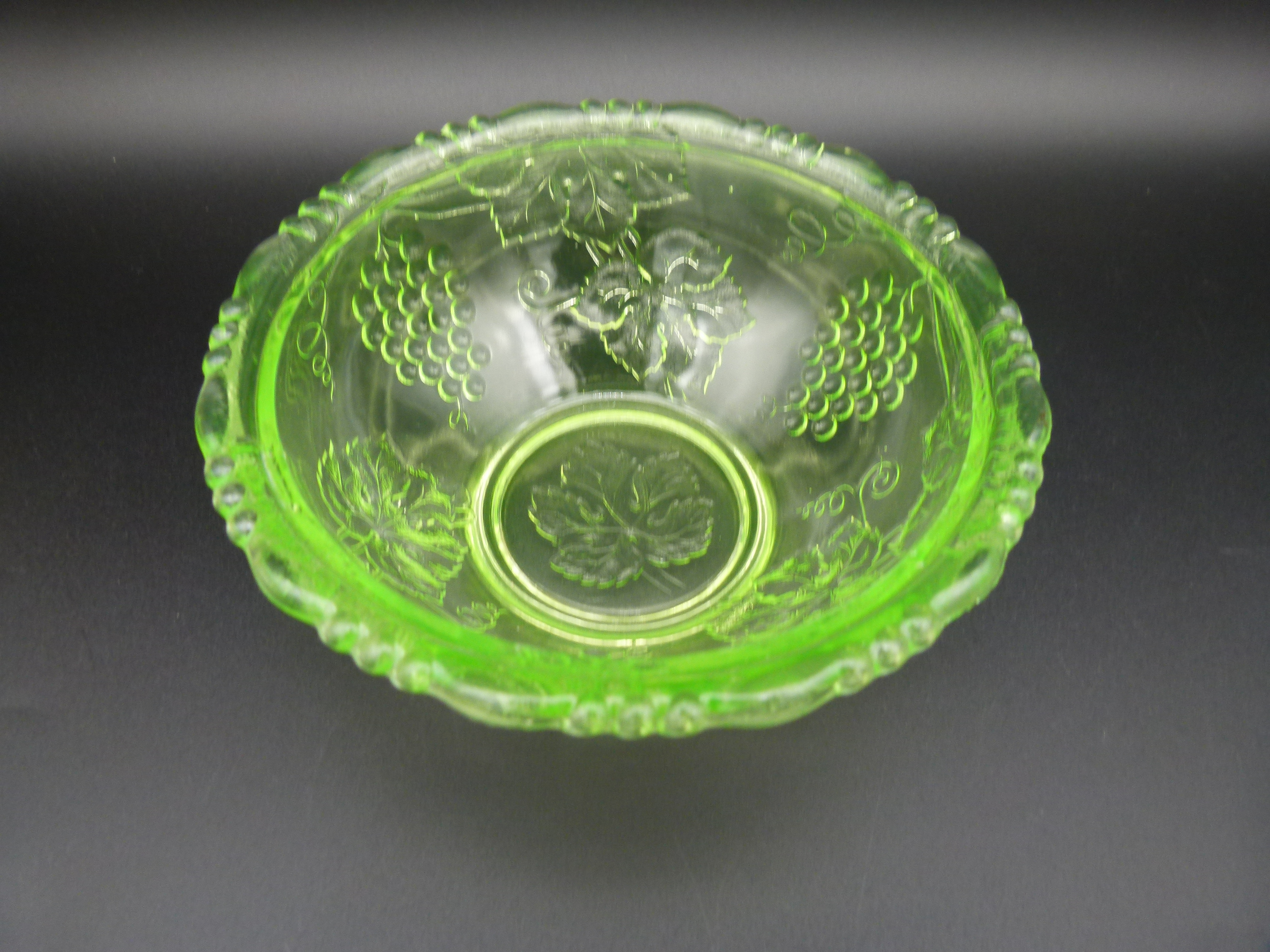 Uranglasschale Jugenstil Florales Muster