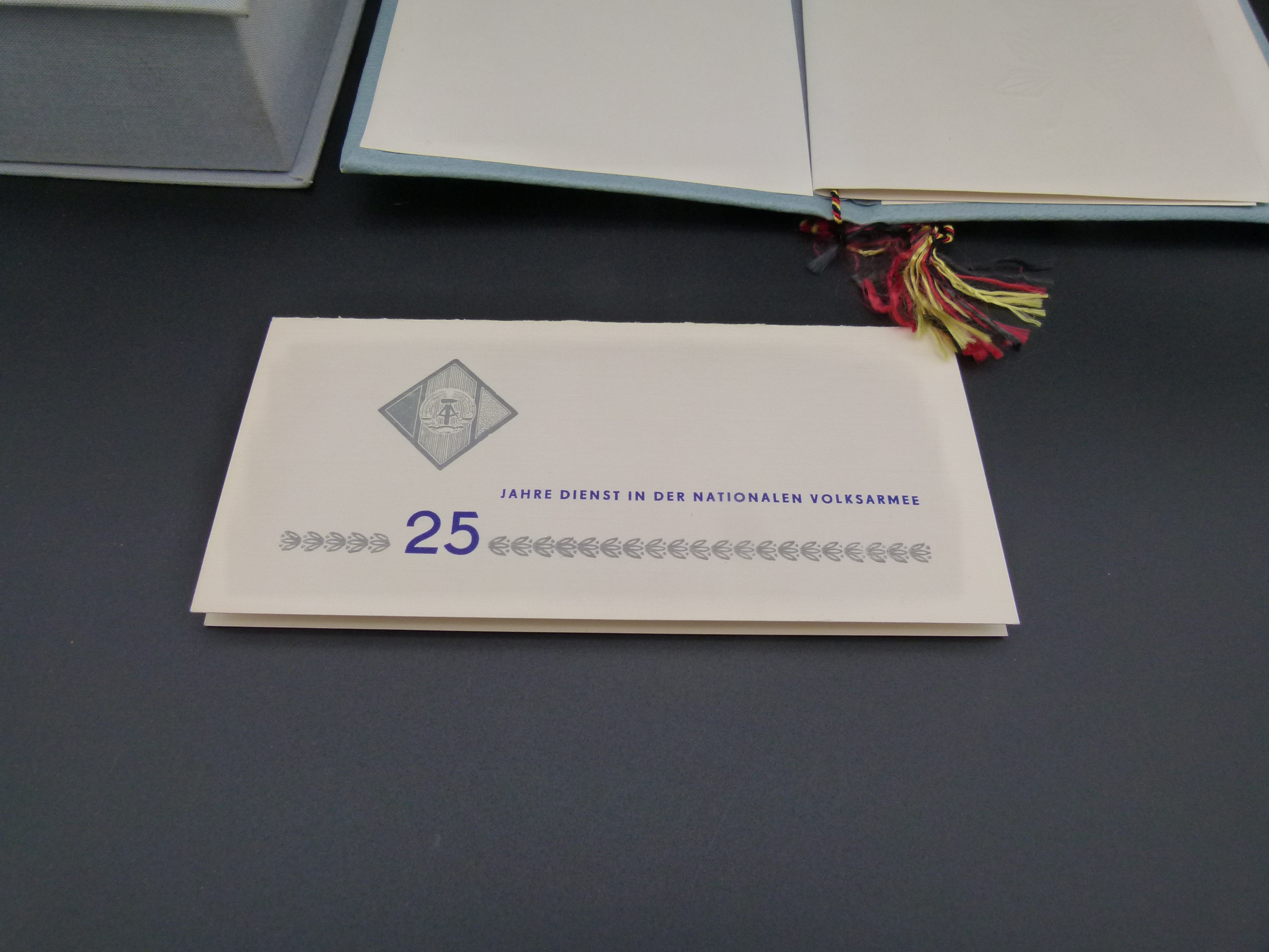 Verleihungskiste 25 Jahre NVA Urkunde Schreiben  