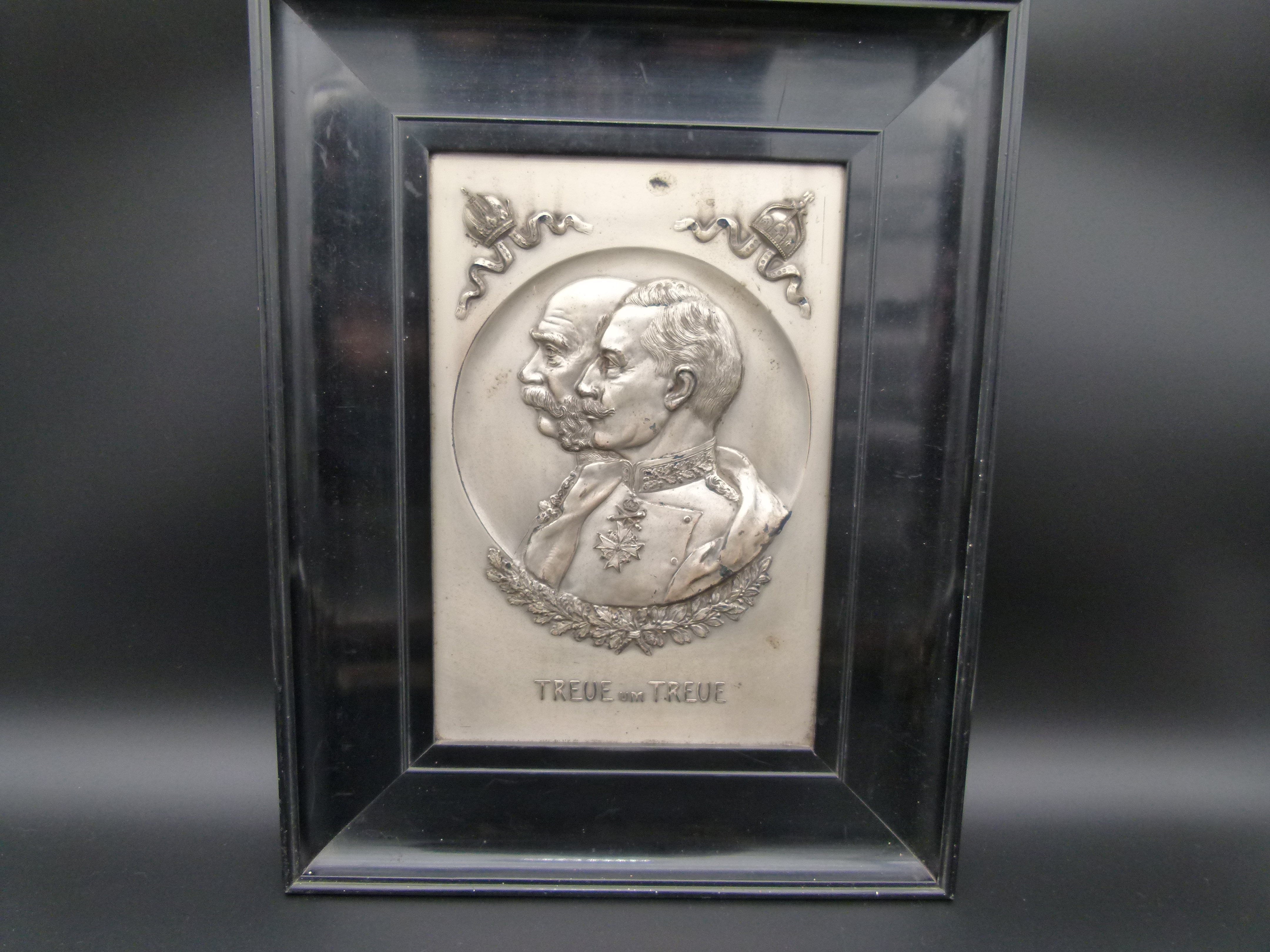 Relief Kaiser Wilhelm Franz Joseph Treue um Treue