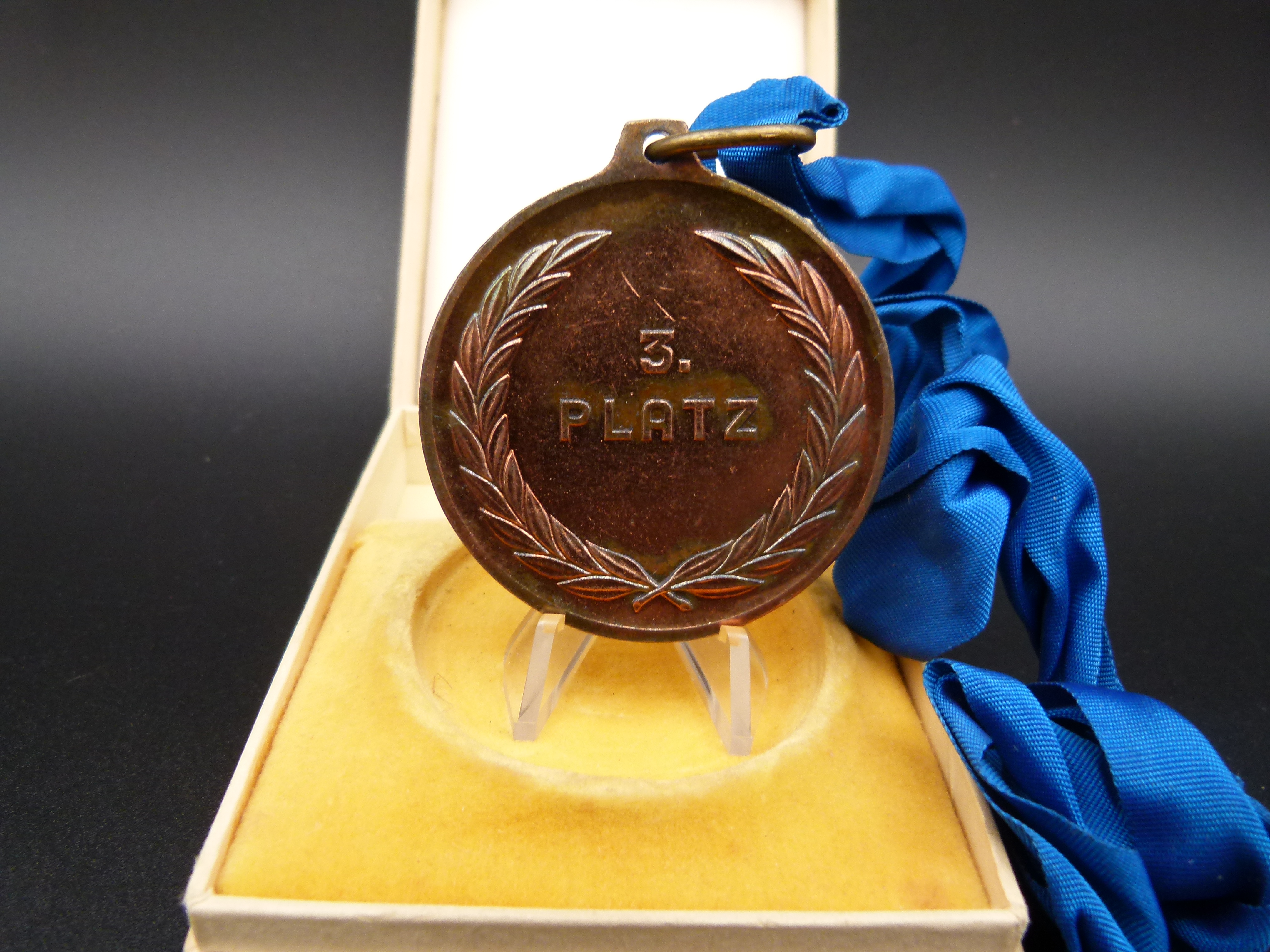 Fruehe Medaille Wanderpokal Zentralrat FDJ im Etui