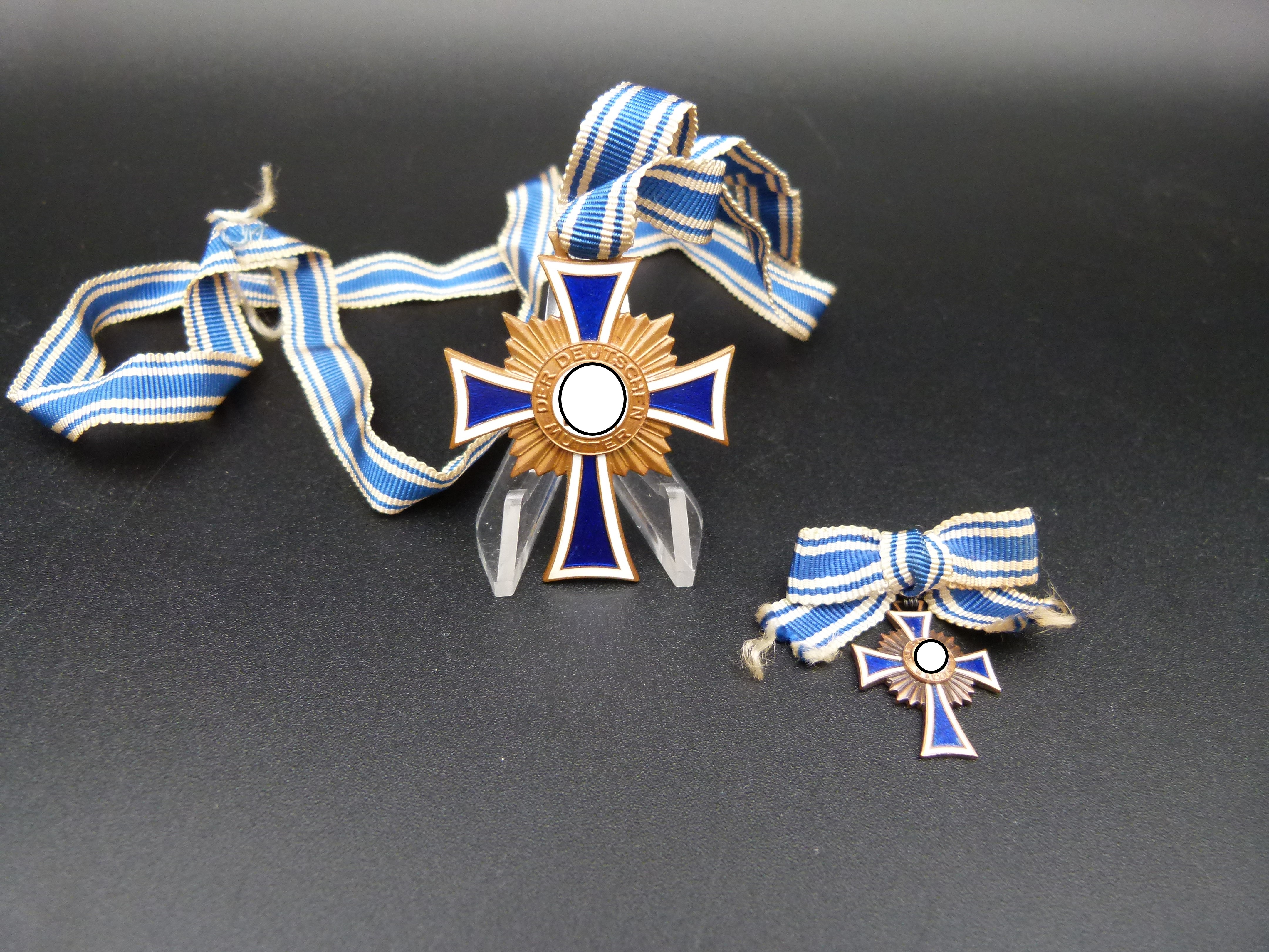 Mutterkreuz in Bronze mit Miniatur